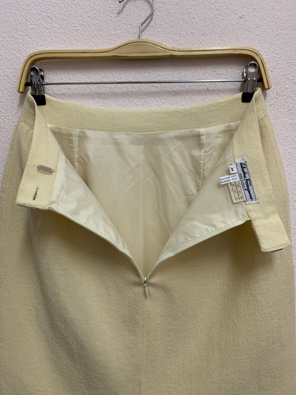 Salvatore Ferragamo SALVATORE FERRAGAMO Wool Mini Skirt Size 27" / US 4 / IT 40 - 3 Thumbnail