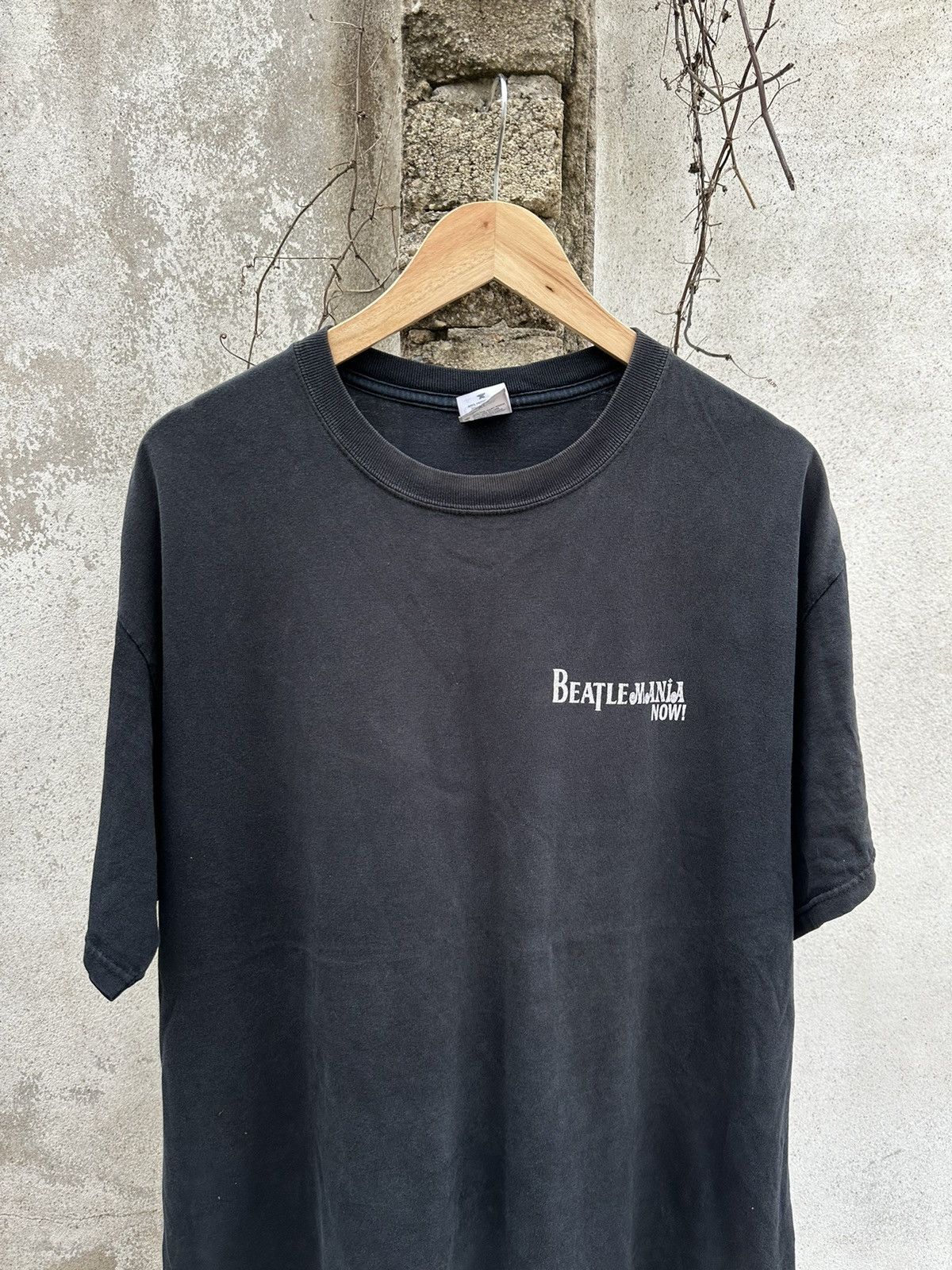 Band Tees Vintage Beatle Mania Now Tour Staff XL Faded Tshirt Size US XL / EU 56 / 4 - 3 Thumbnail