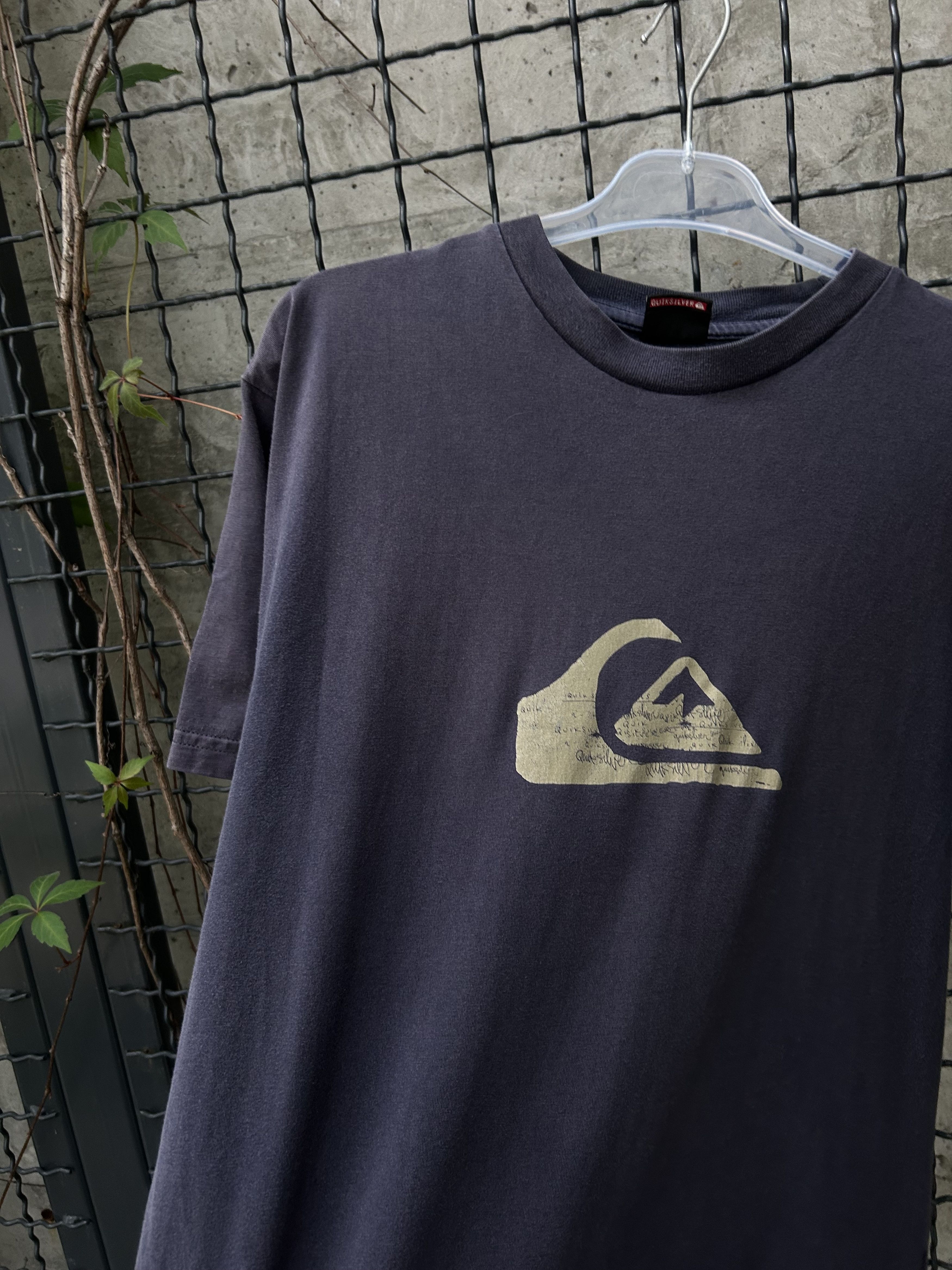 Quiksilver Vintage 2000s Quiksilver Surf Streetwear Graphic T-shirt Size US S / EU 44-46 / 1 - 7 Thumbnail