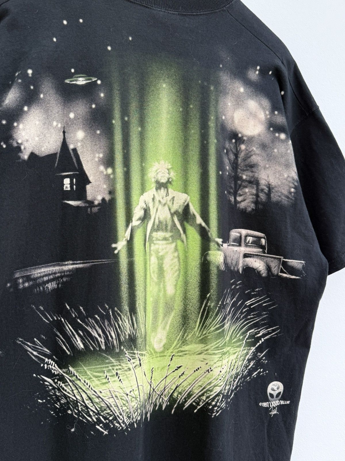 Liquid Blue Vintage 1997 Liquid Blue Alien UFO Graphic AOP T-Shirt Size US XL / EU 56 / 4 - 7 Thumbnail