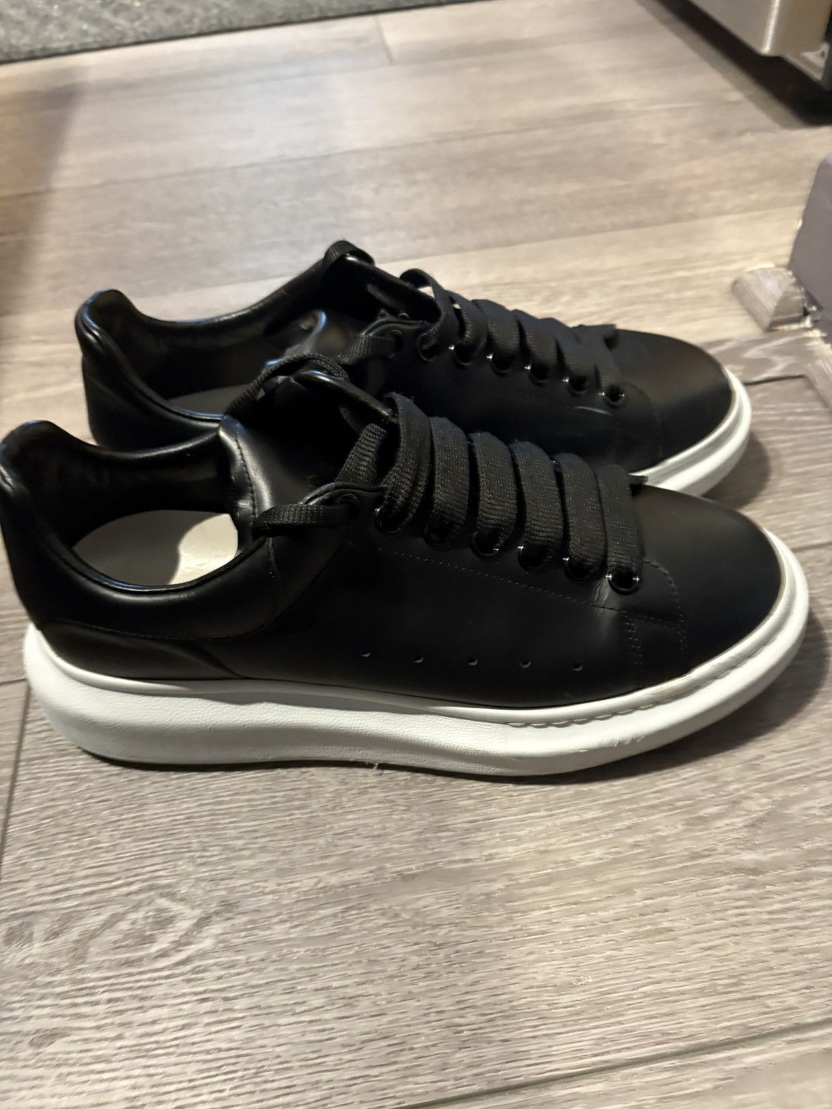 Alexander McQueen Alexander McQueen Oversized Black Size US 9 / EU 42 - 10 Thumbnail
