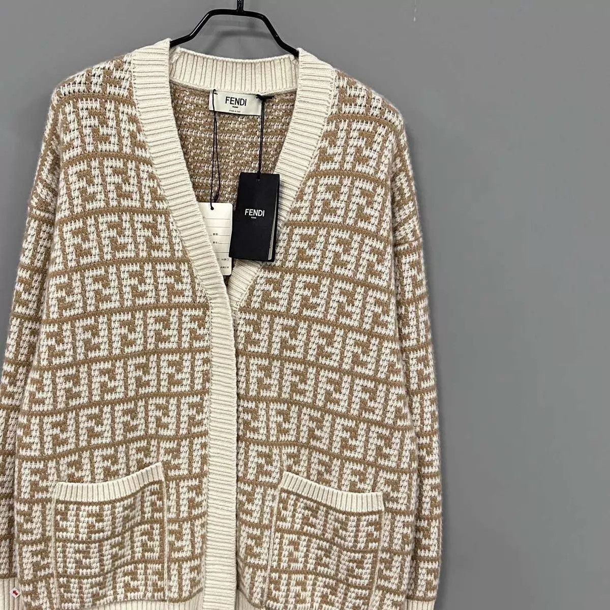 Fendi FENDI new cashmere all over print cardigan size 36 Size XS / US 0-2 / IT 36-38 - 2 Thumbnail