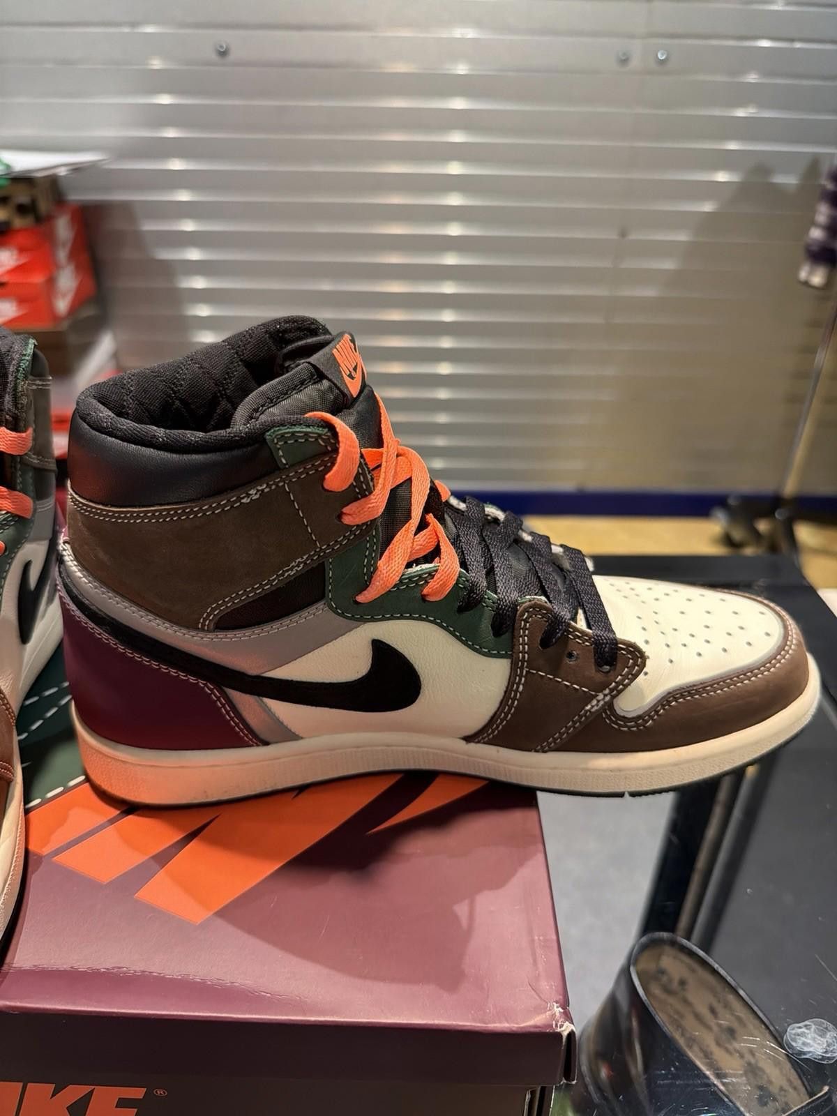 Jordan Brand Nike Air Jordan 1 Retro High OG Hand Crafted Shoes (8.5) Size US 8.5 / EU 41-42 - 5 Thumbnail