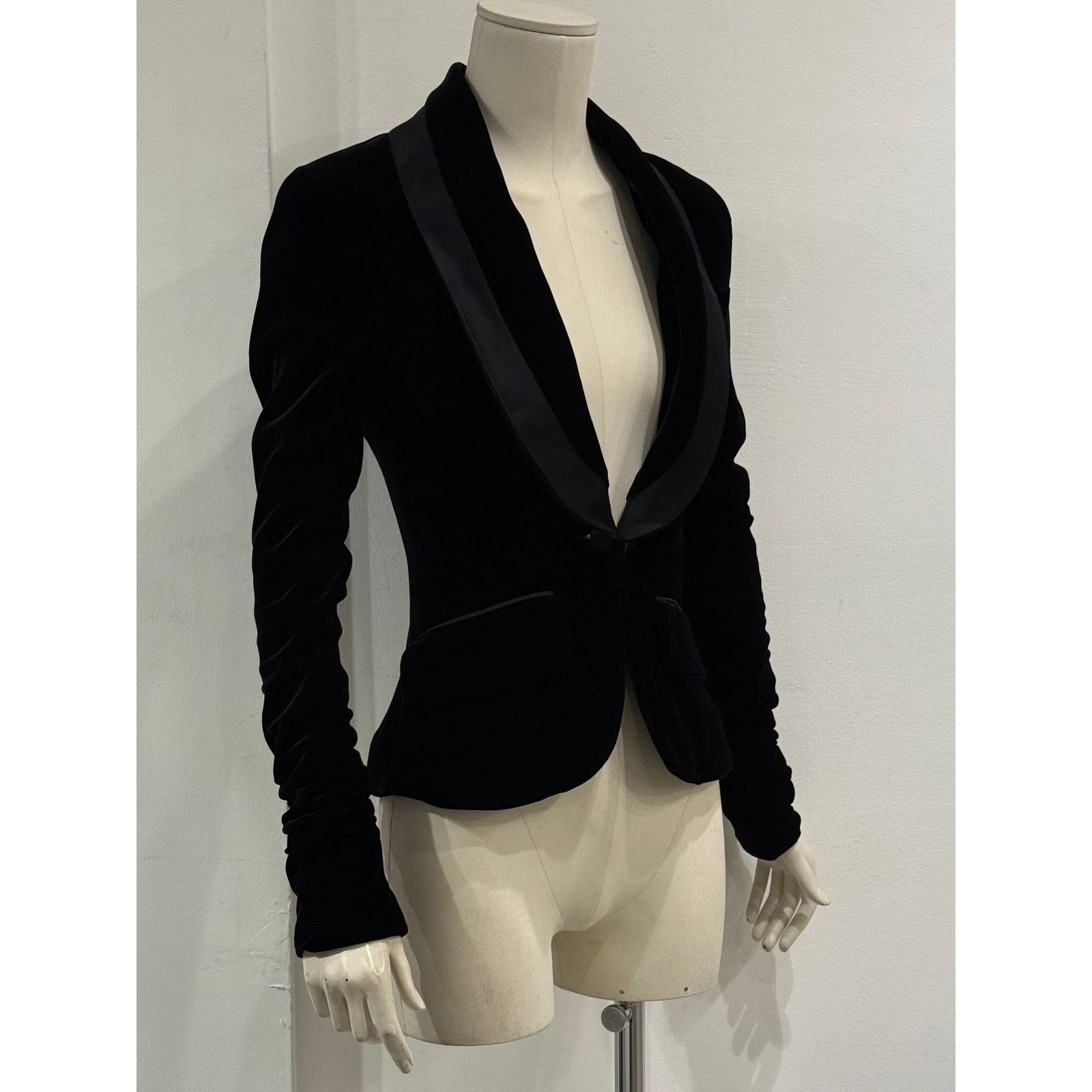 Yves Saint Laurent 2003 Yves Saint Laurent by Tom Ford tuxedo blazer Size M / US 6-8 / IT 42-44 - 2 Thumbnail