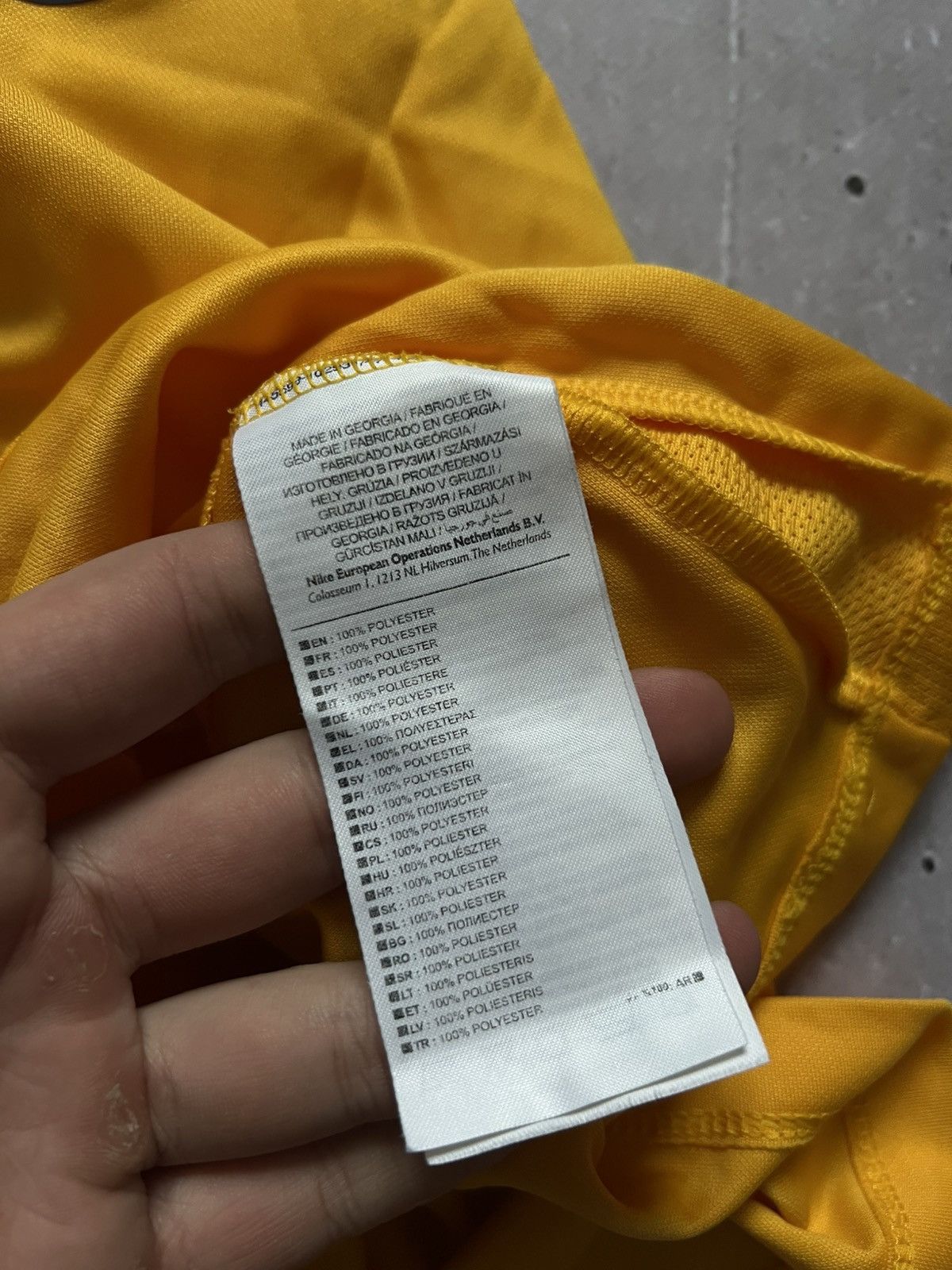 Nike Torquay United 2019-20 Nike t-shirt football jersey sz M #25 Size US M / EU 48-50 / 2 - 11 Thumbnail