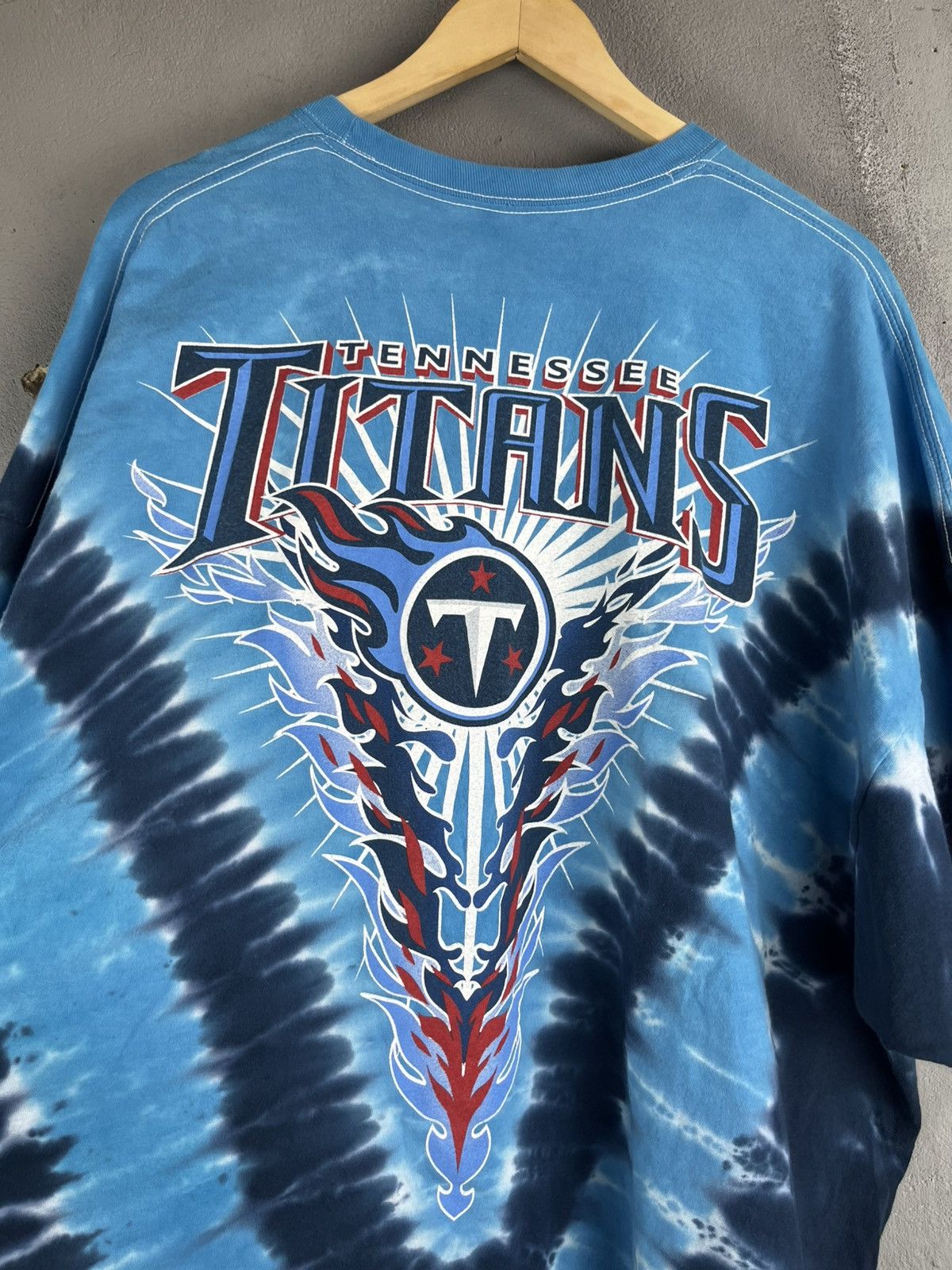 Vintage Vintage Tennessee Titans T-Shirt Mens M NFL Tie Dye Size US XXL / EU 58 / 5 - 3 Thumbnail