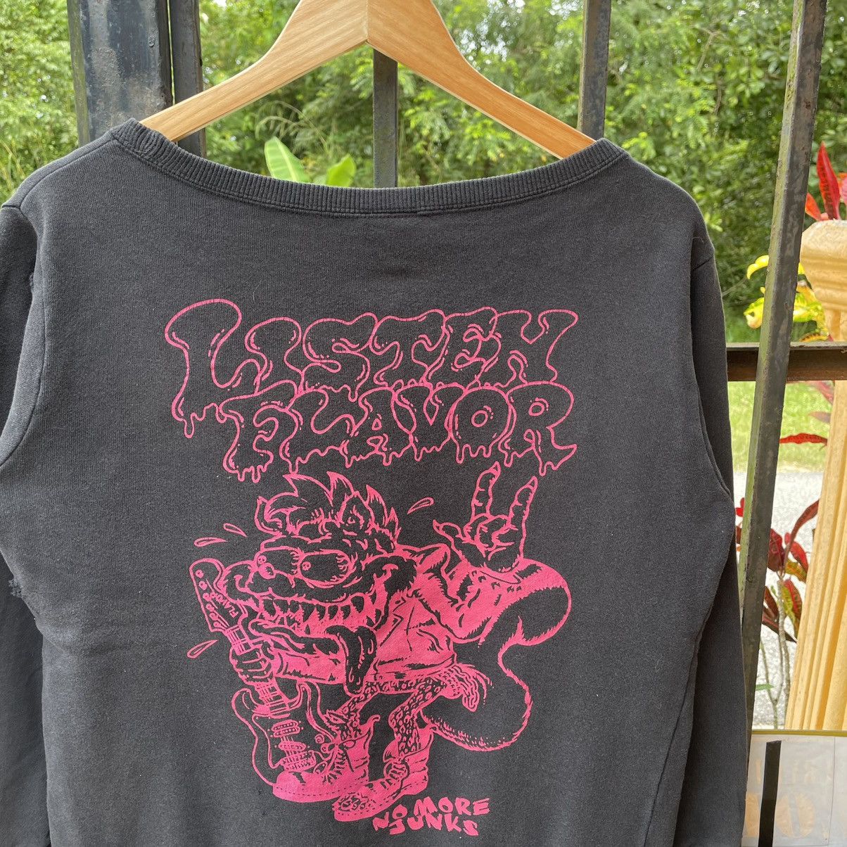 Japanese Brand 🔥🇯🇵Listen Flavour Skate Punk Art Work Sweatshirts Size US S / EU 44-46 / 1 - 3 Thumbnail