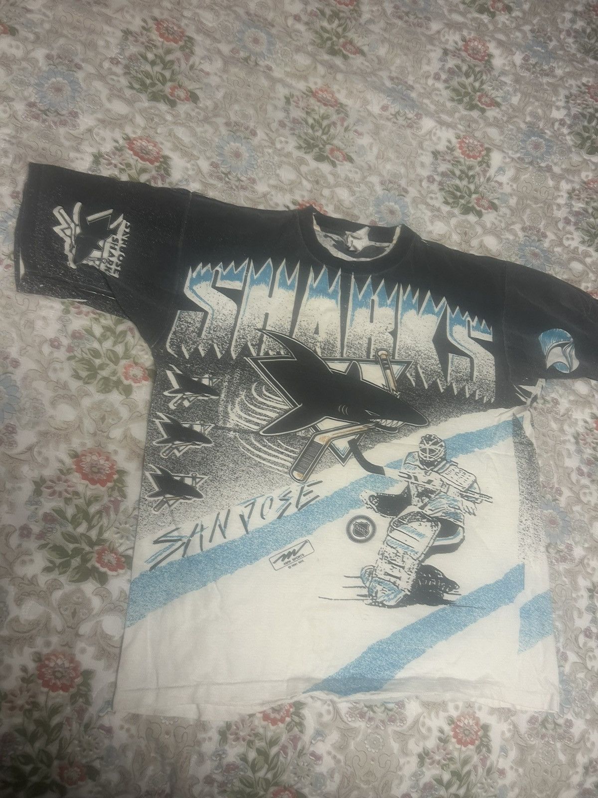 image of Nhl x Vintage 90's San Jose Sharks Magic Johnson Tees Men's L in Blue (Size Large)