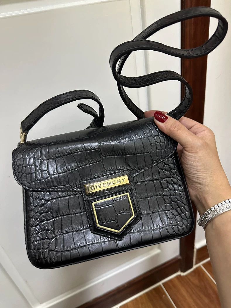 Givenchy Givenchy SmallNobile Bag shoulder bag Size ONE SIZE - 1 Thumbnail