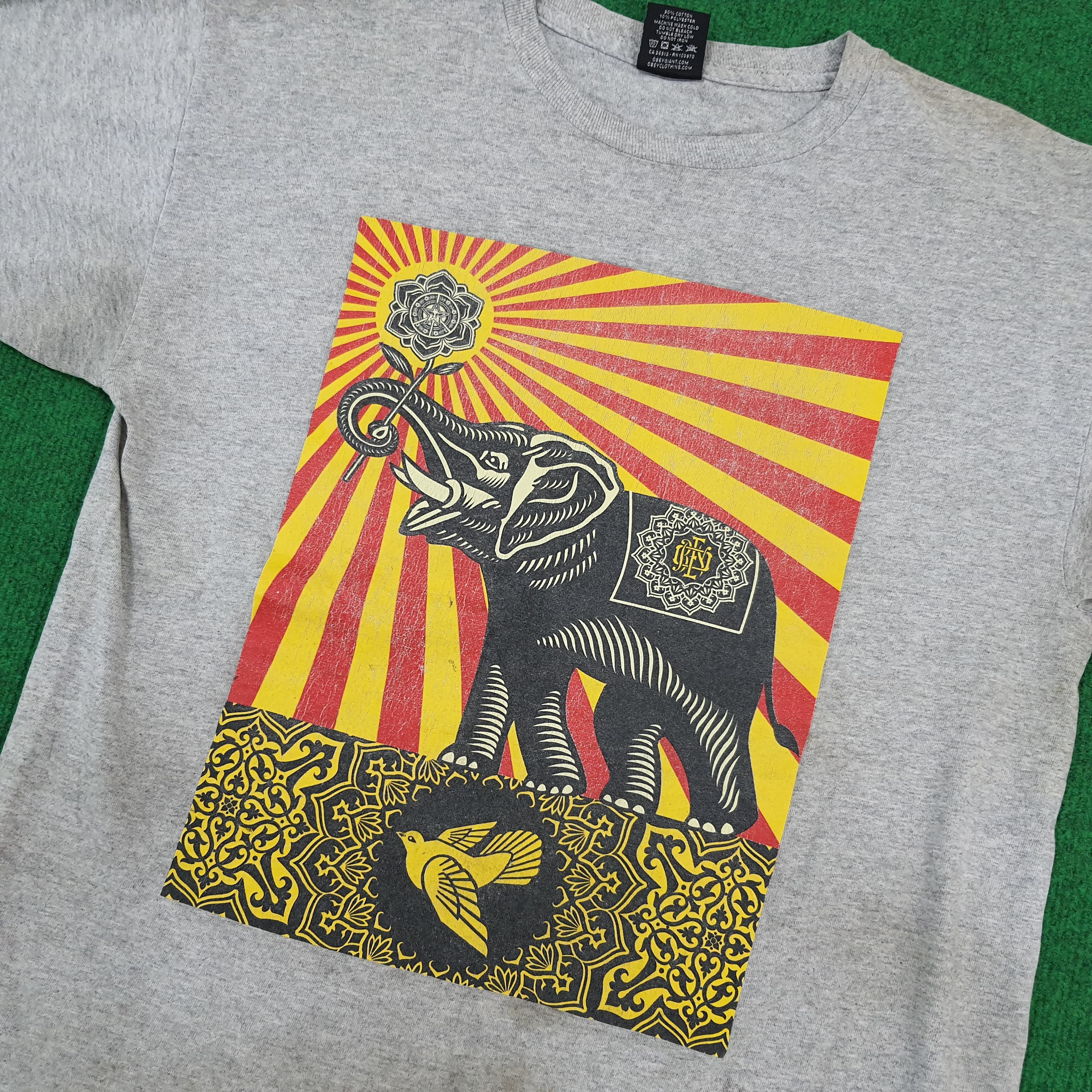 Obey × Vintage Vintage Obey Streetwear American Brand Photo Tee Tshirt Size US M / EU 48-50 / 2 - 2 Thumbnail