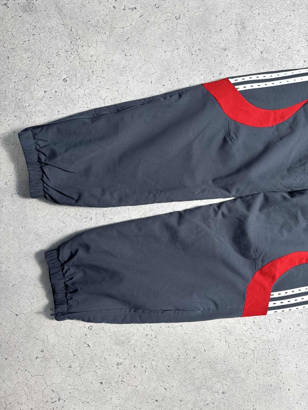 Adidas Adidas FC Liverpool Vintage Nylon Track Pants Football Size US 34 / EU 50 - 2 Thumbnail