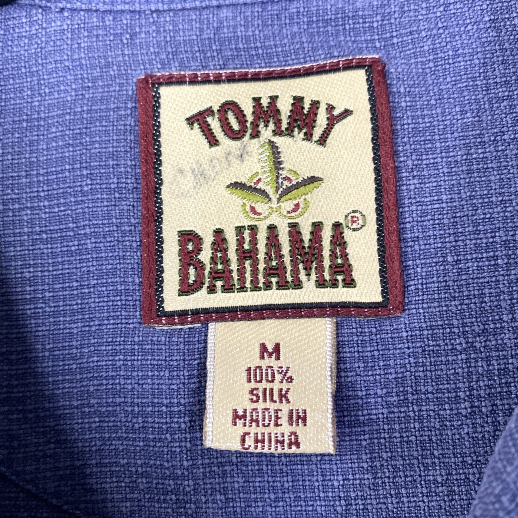 Tommy Bahama VINTAGE Tommy Bahama Pure Silk Hawaiian Shirt Mens M Short Sleeve Blue Pineapples Cruise 24x29 Size US M / EU 48-50 / 2 - 3 Thumbnail