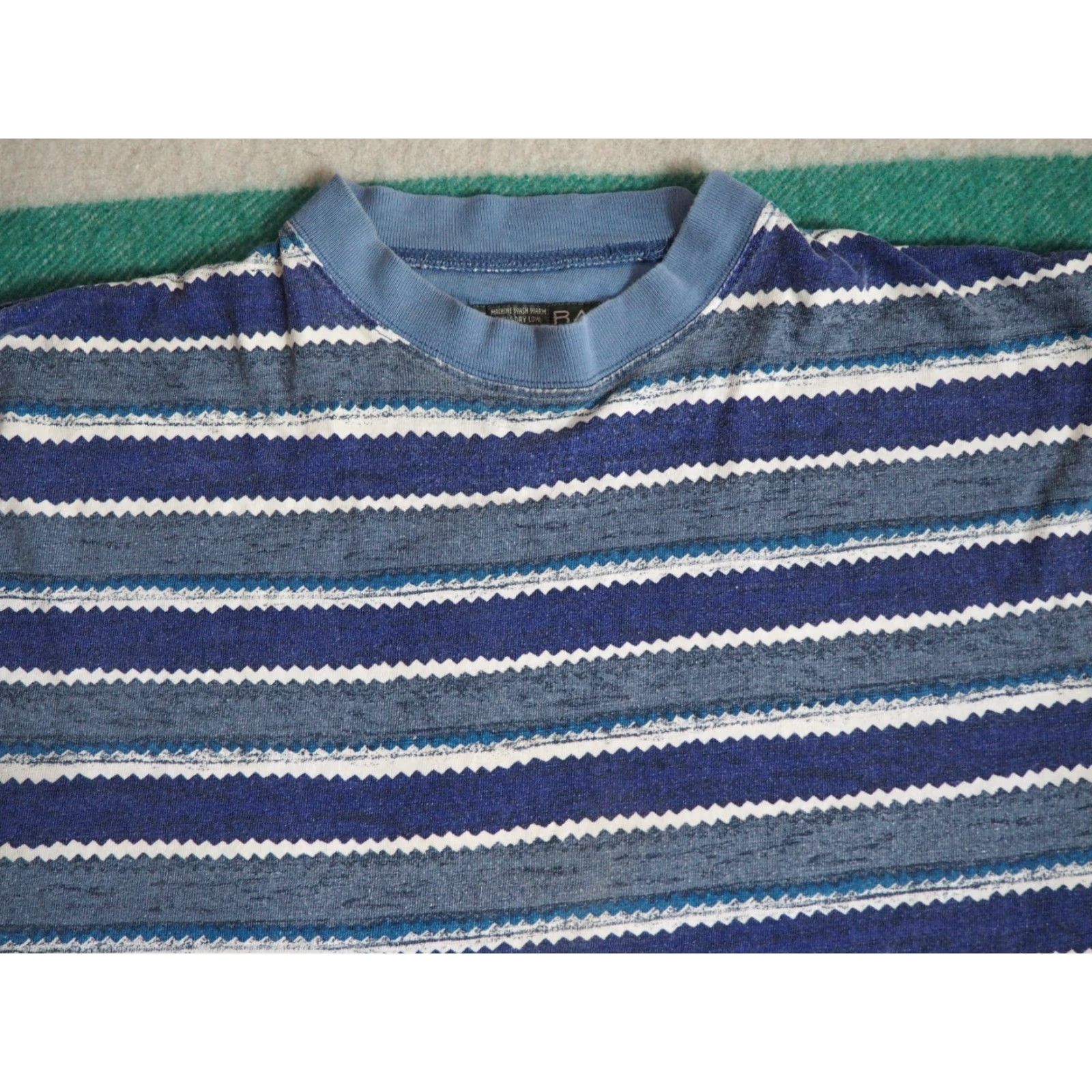 Etro VTG 90s Y2k Generra Retro Geometric Striped Skate Surf Faded Tee T-Shirt L EUC Unisex Geometric Cotton Graphic Tee 1990s Multi-Color Shirt Mens/Unisex Size US L / EU 52-54 / 3 - 3 Thumbnail