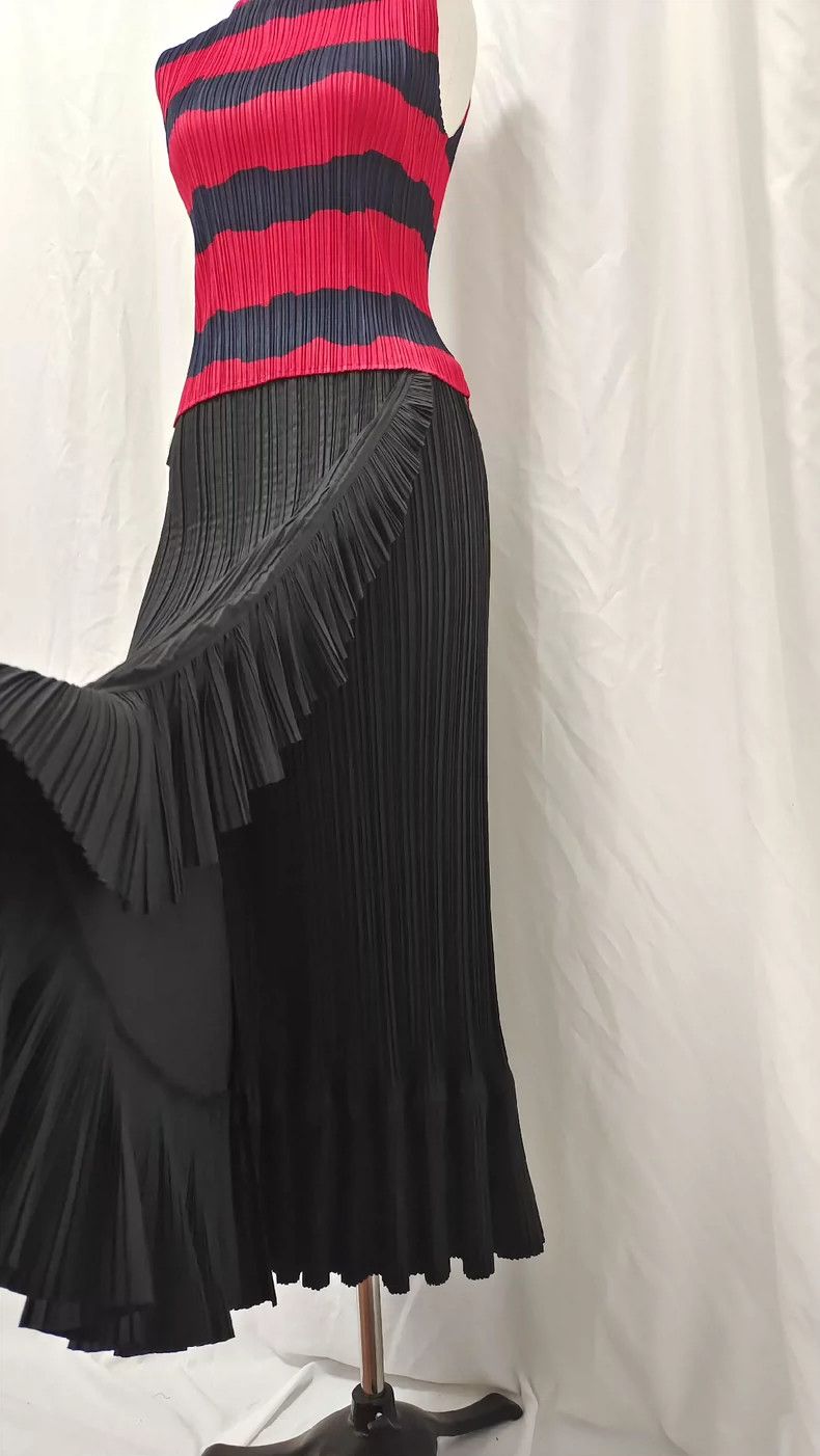 Issey Miyake Issey Miyake size:3 Black vintage one-piece petal skirt Size 22" - 5 Thumbnail