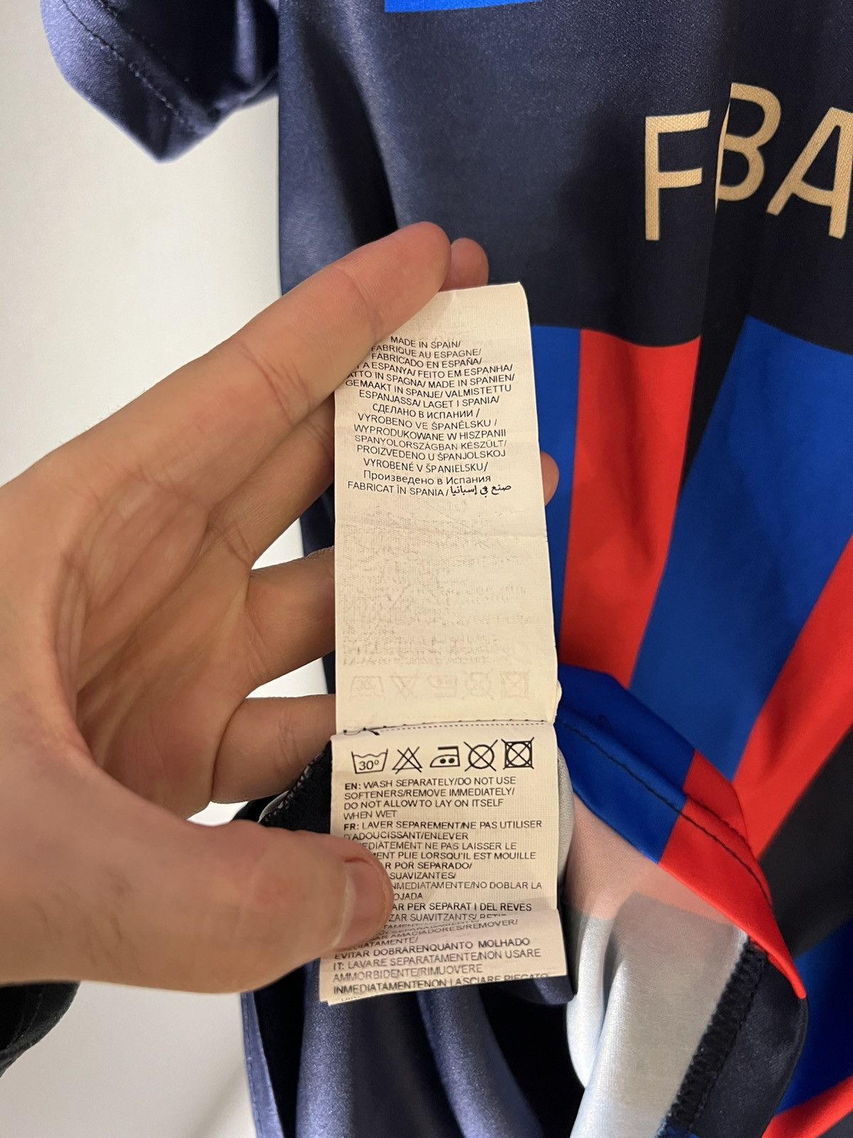 Vintage VERY RARE FC BARCELONA SPAIN SOCCER JERSEY RETRO BLOKE Y2K Size US S / EU 44-46 / 1 - 8 Thumbnail