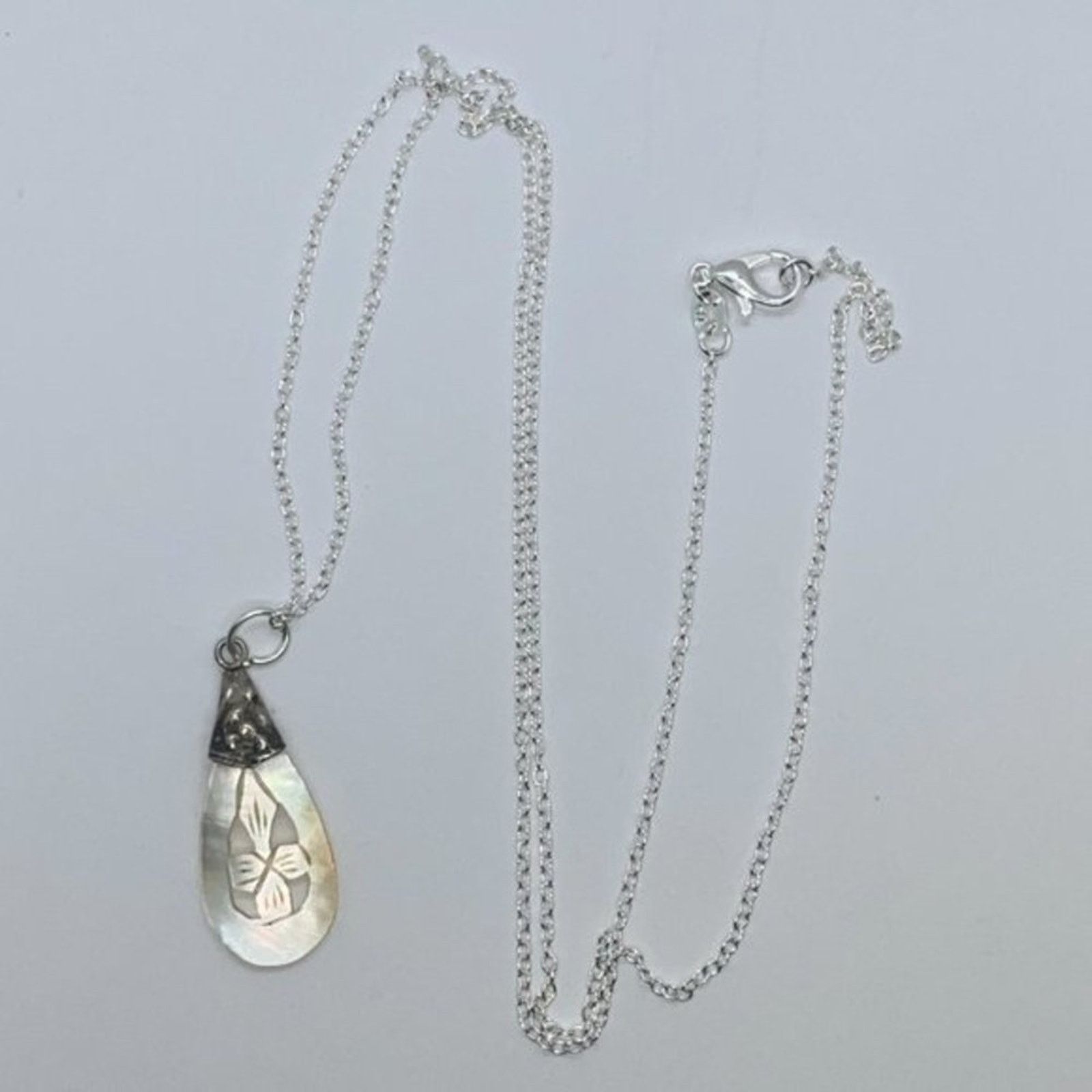 Handmade Silver-Tone Iridescent Shell Pendant Necklace Size ONE SIZE - 5 Thumbnail