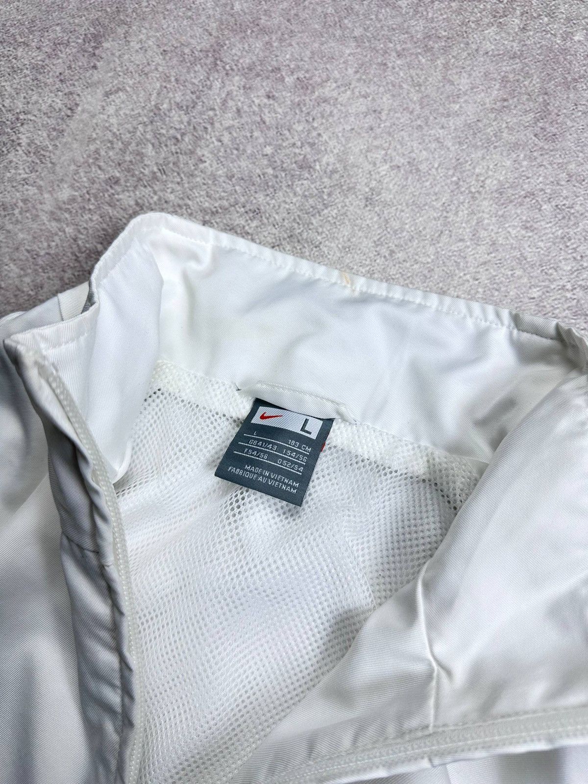 Nike Vintage 90s Nike Challage Court Nylon Track Jacket L Size US L / EU 52-54 / 3 - 5 Thumbnail