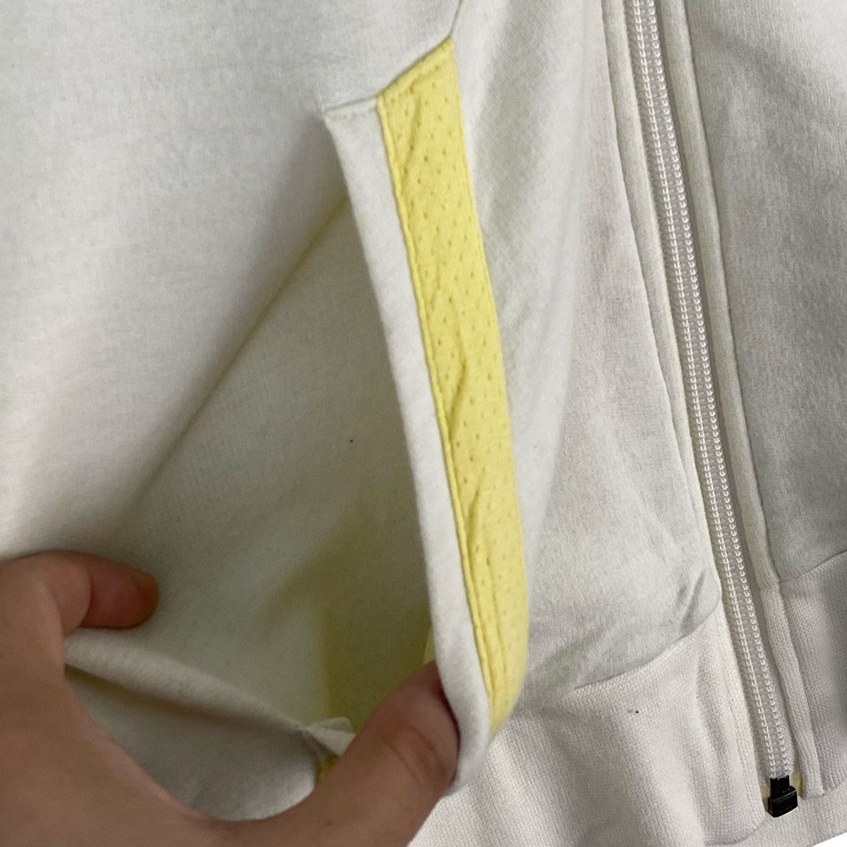 Nike × Vintage Vintage Nike Hoodie Small Embroidered White/Yellow Size S Size S / US 4 / IT 40 - 5 Thumbnail