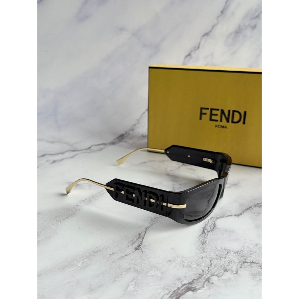 Fendi NEW Fendi FE40120I Fendigraphy Black Shield Sunglasses Size ONE SIZE - 4 Thumbnail