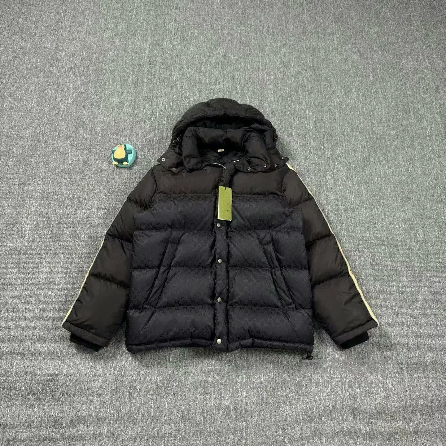 Gucci gucci black reflective puffer jacket size 46. Size US L / EU 52-54 / 3 - 1 Thumbnail
