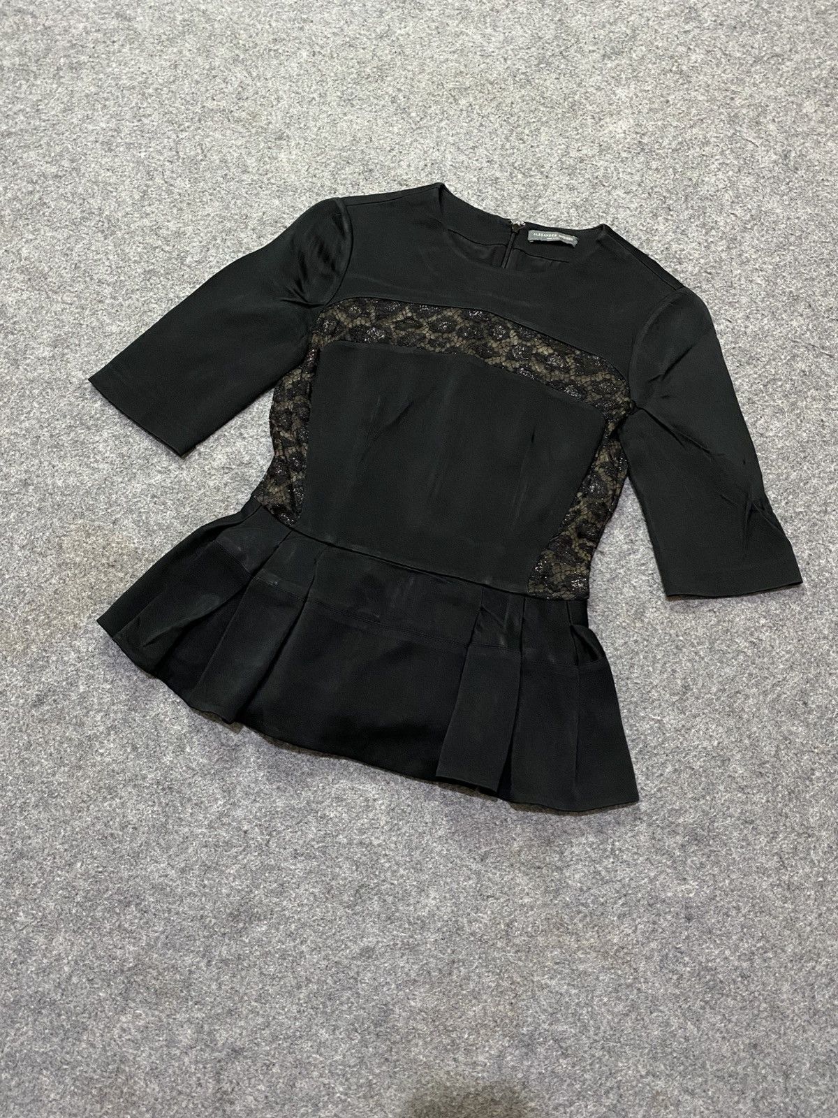 Alexander McQueen Alexander McQueen Black Lace Blouse Size XS / US 0-2 / IT 36-38 - 2 Thumbnail