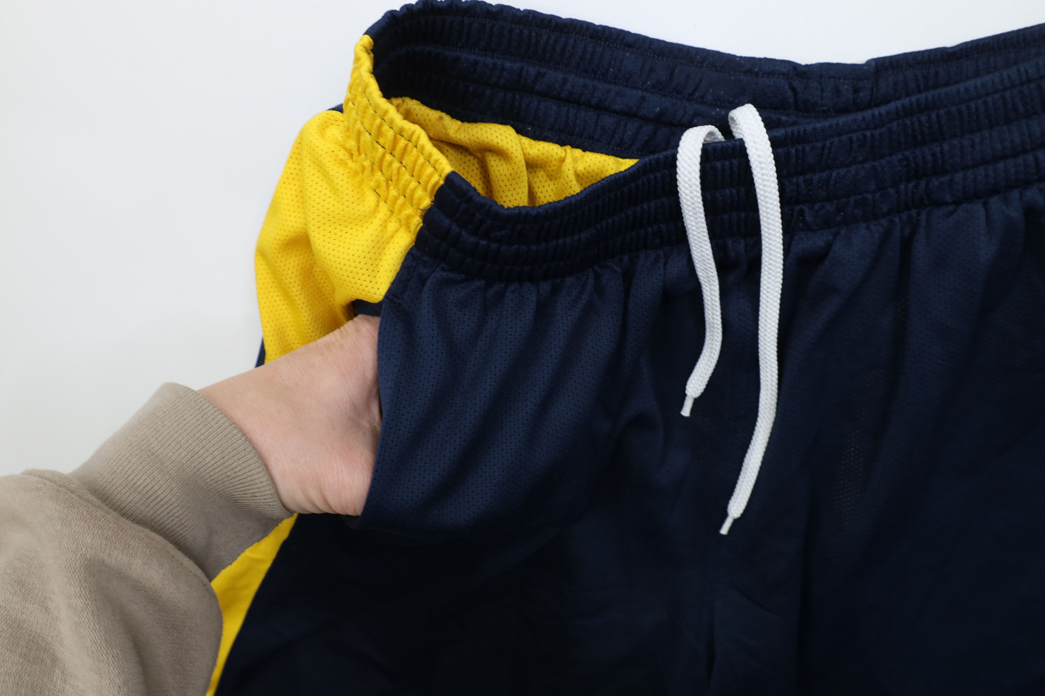 Nike Vintage Nike Swoosh Marquette University Mesh Shorts Blue Size US 32 / EU 48 - 7 Thumbnail