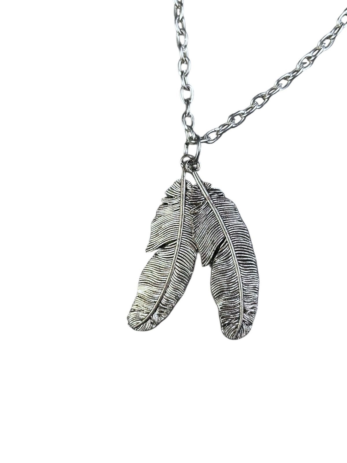 Native 2000s JAPANESE MADE TRIBAL INSPIRED TWIN FEATHERS NECKLACE Size ONE SIZE - 3 Thumbnail