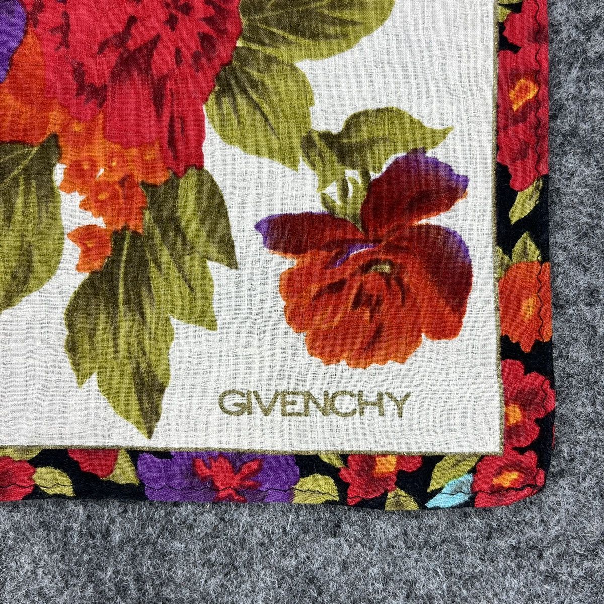 Givenchy Givenchy Handkerchief / Bandana / Neckerchief B1792 Size ONE SIZE - 2 Thumbnail