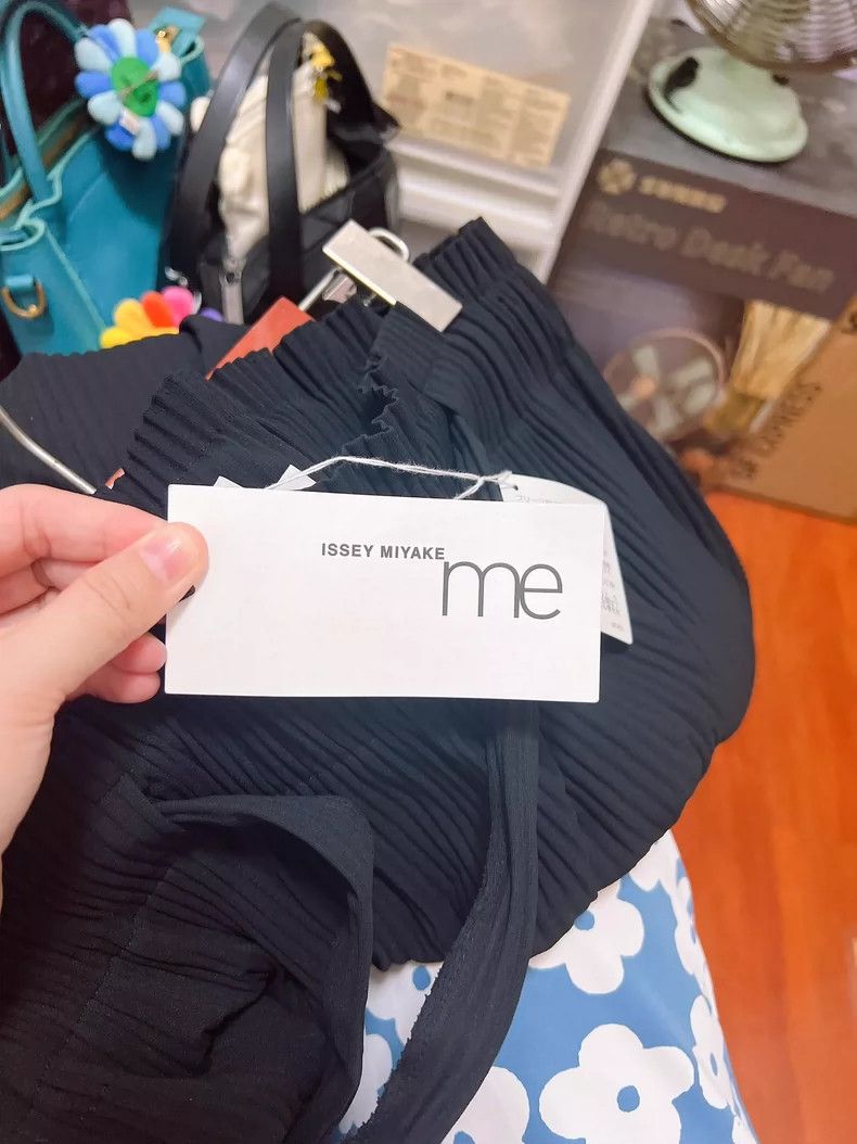 Issey Miyake Issey Miyake size:one size Black pleated skirt Size 42" / US 20 - 9 Thumbnail