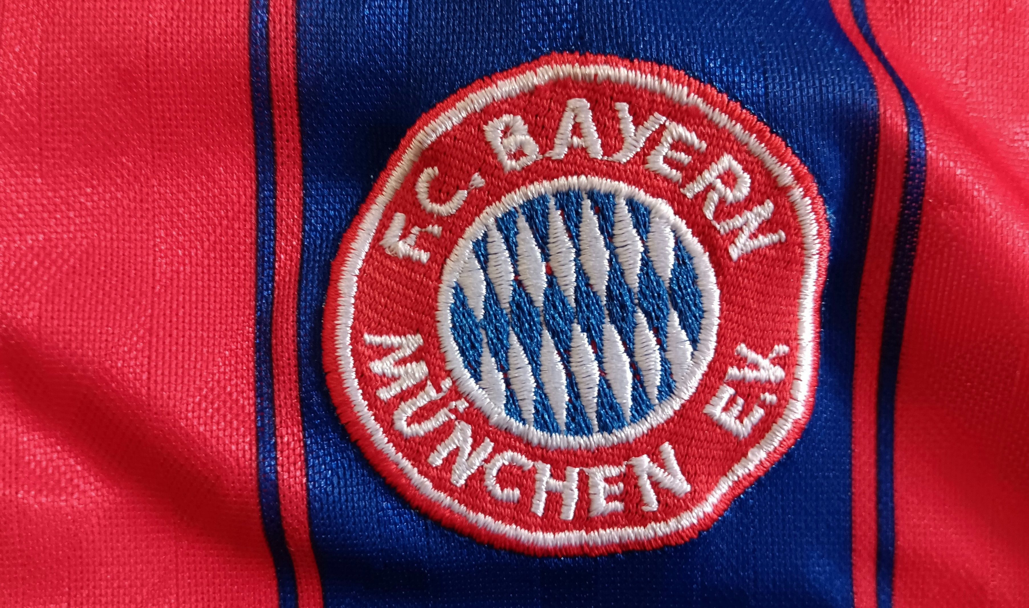 Adidas 1995-1997 | Bayern Munich (Home) | Vintage Jersey Size US S / EU 44-46 / 1 - 5 Thumbnail