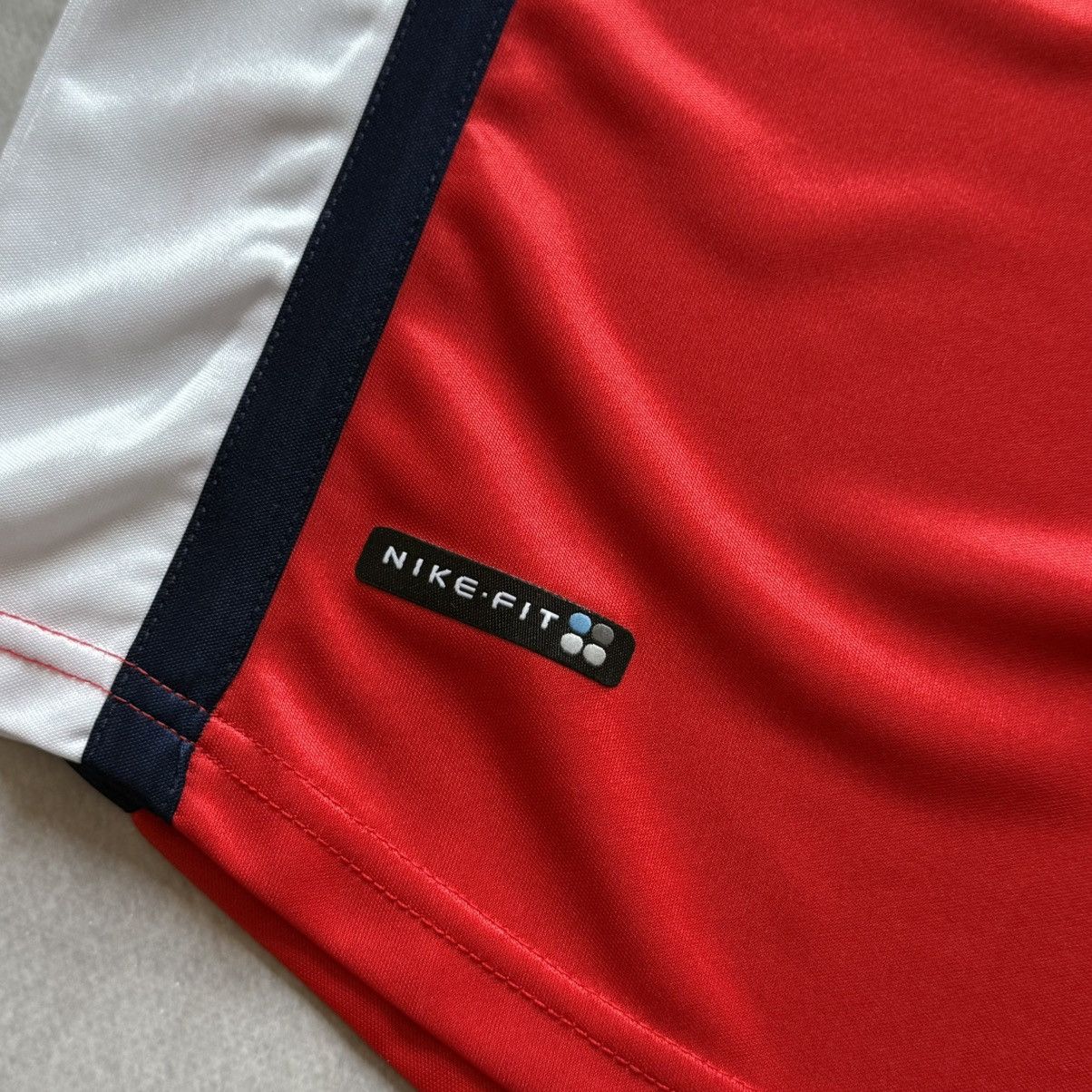 Vintage Vintage Nike Arsenal 1998-99 Home Shirt Jersey Tee Y2K Size US S / EU 44-46 / 1 - 8 Thumbnail