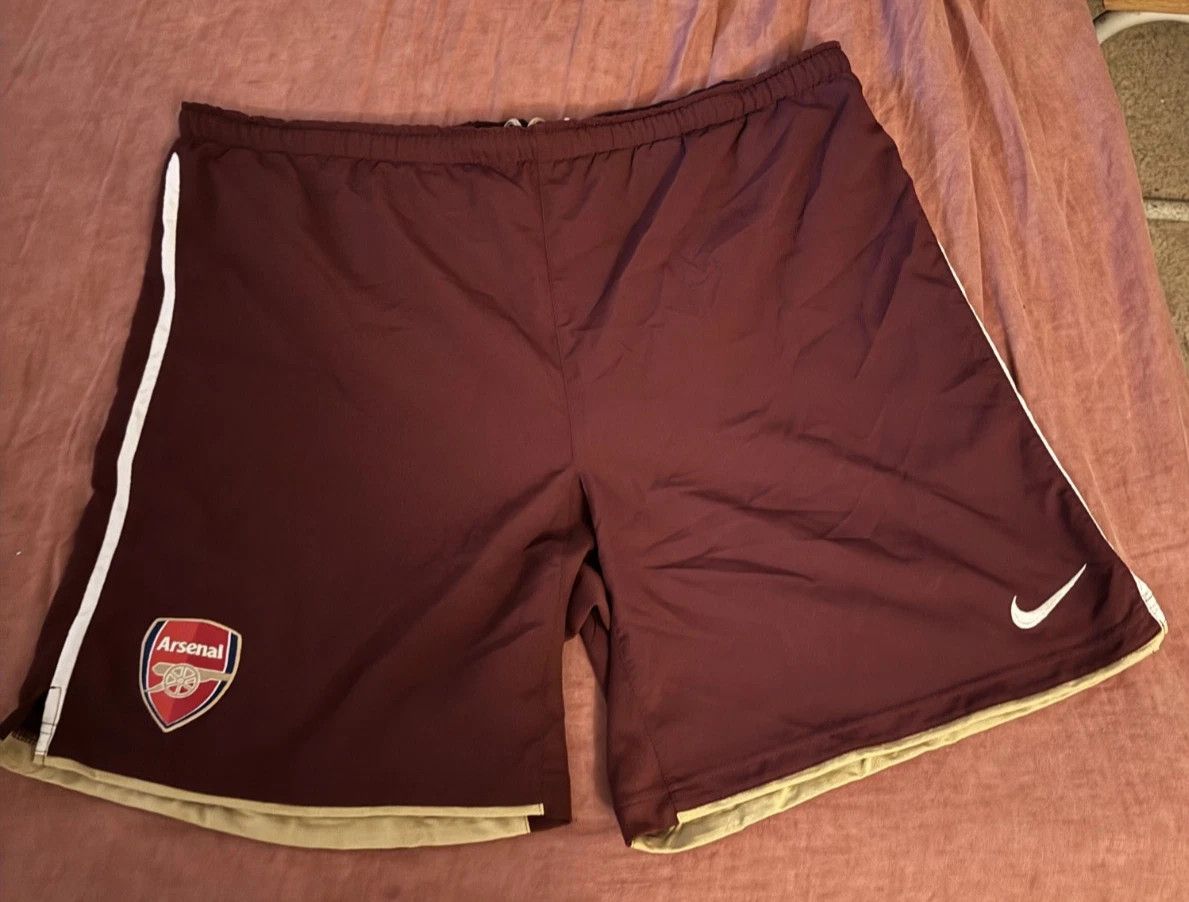 Nike Vintage Nike Arsenal FC Shorts Mens Large L Redcurrant 2005 Size US 36 / EU 52 - 1 Thumbnail