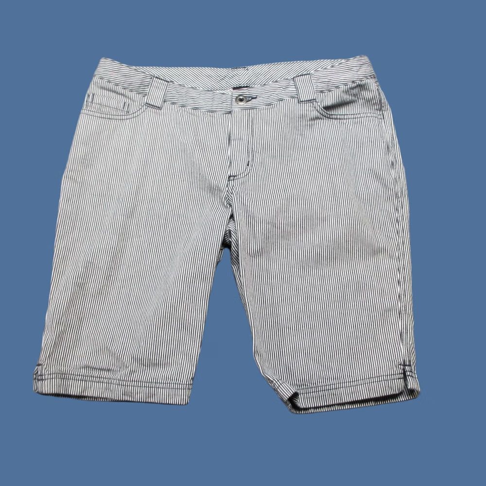 Patagonia Patagonia Shorts Womens 10 White Women Black Hickory Stripe Canvas Inga Worn Wear Beach Size 32" / US 10 / IT 46 - 1 Thumbnail