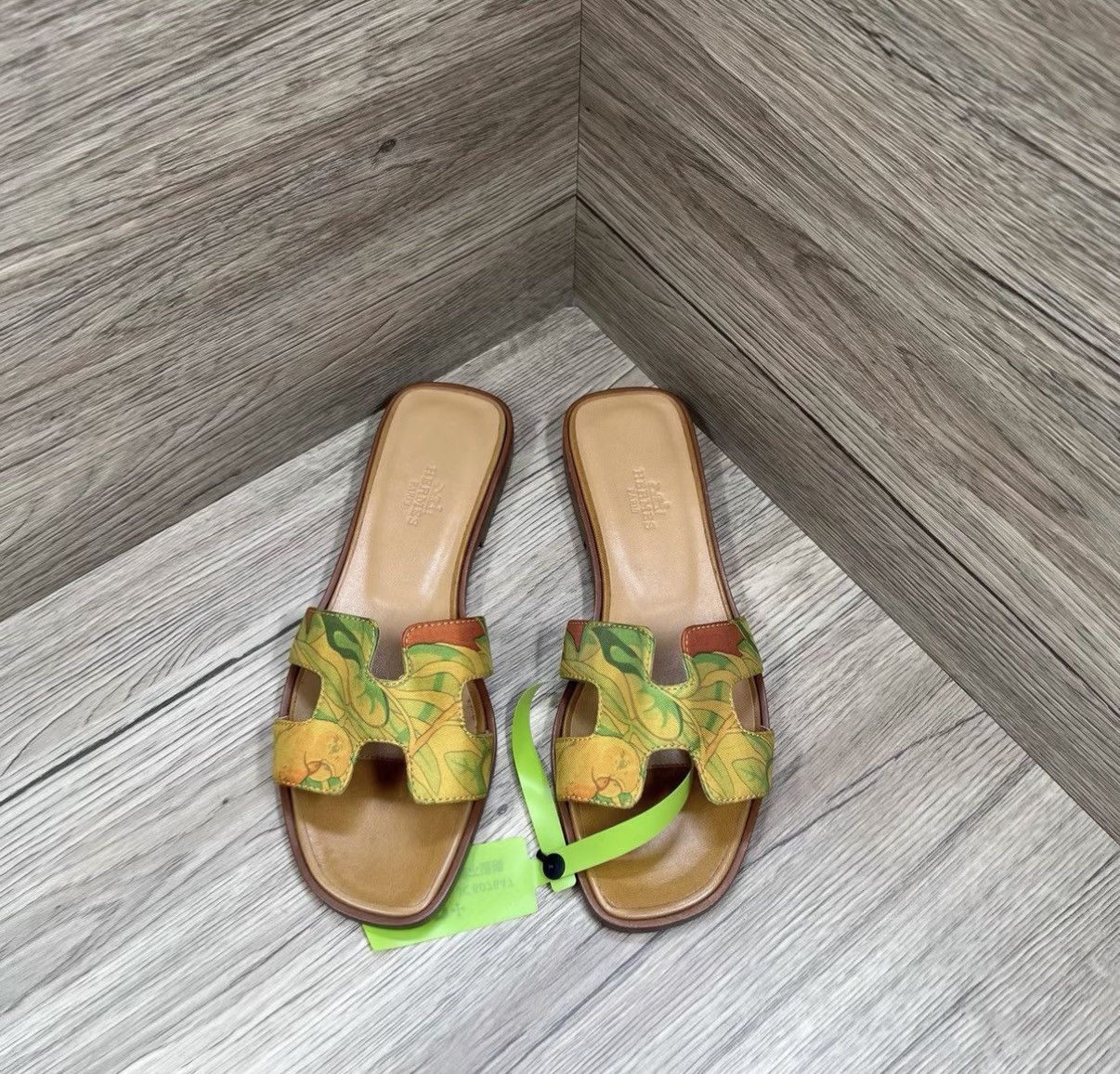 Hermes Hermès Oran Green & Yellow H Slippers J41 Size US 6 / IT 36 - 2 Thumbnail