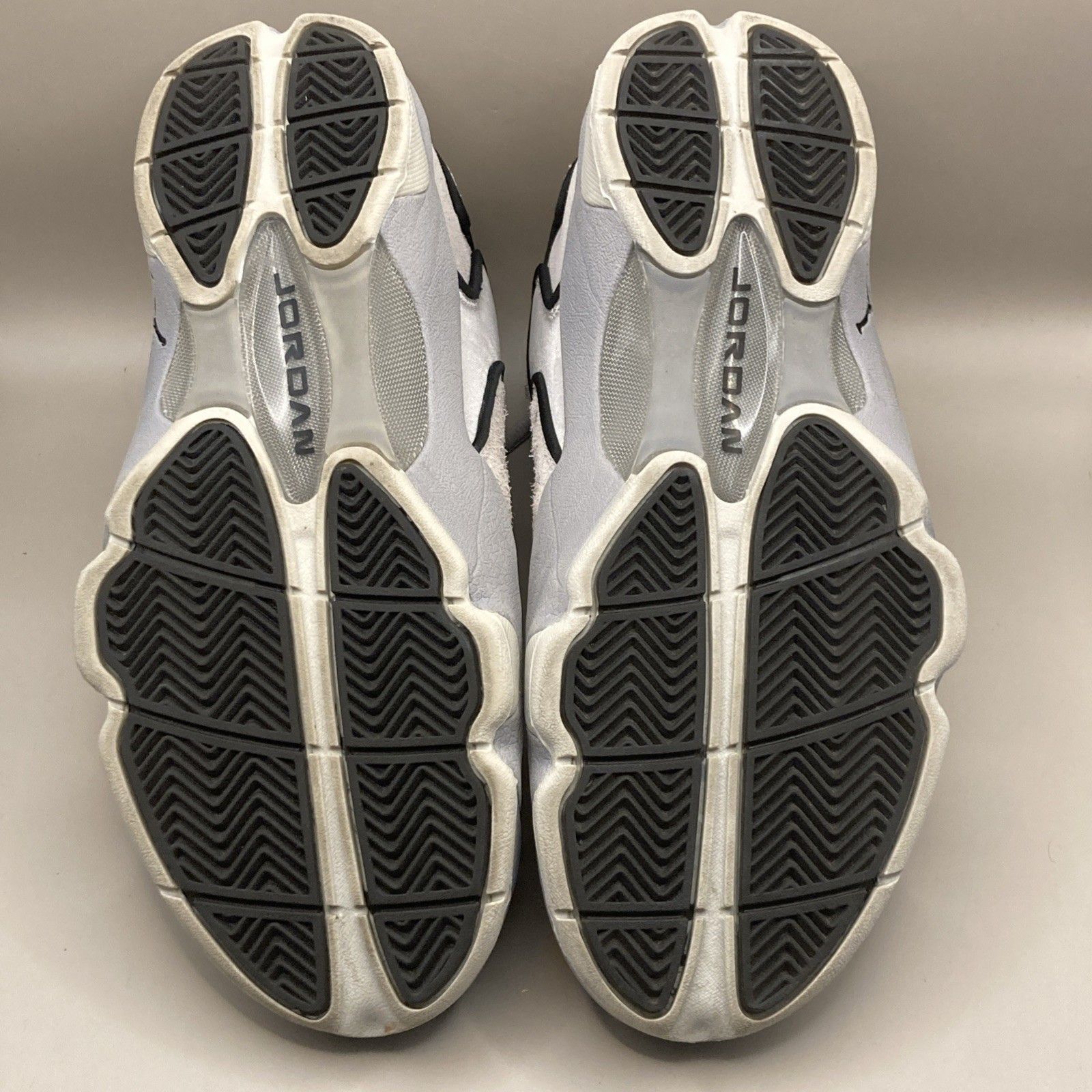 Jordan Brand Nike Air Jordan OG Sneaker Retro Cement Gray Woman's Size 8 Size US 8 / IT 38 - 4 Thumbnail
