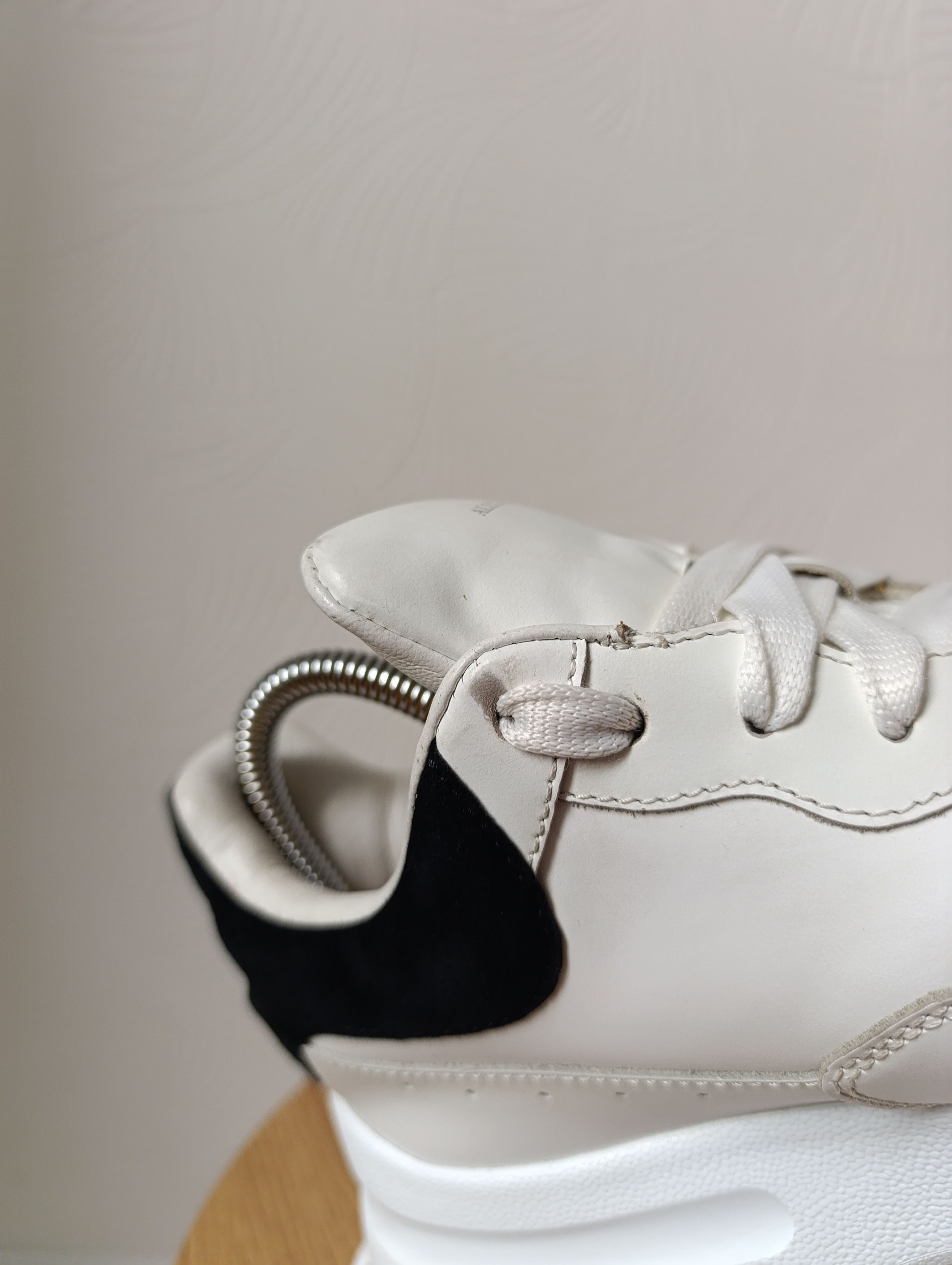 Alexander McQueen ALEXANDER MCQUEEN WOMEN'S WHITE LEATHER RUNNER SNEAKERS Size US 7.5 / IT 37.5 - 7 Thumbnail