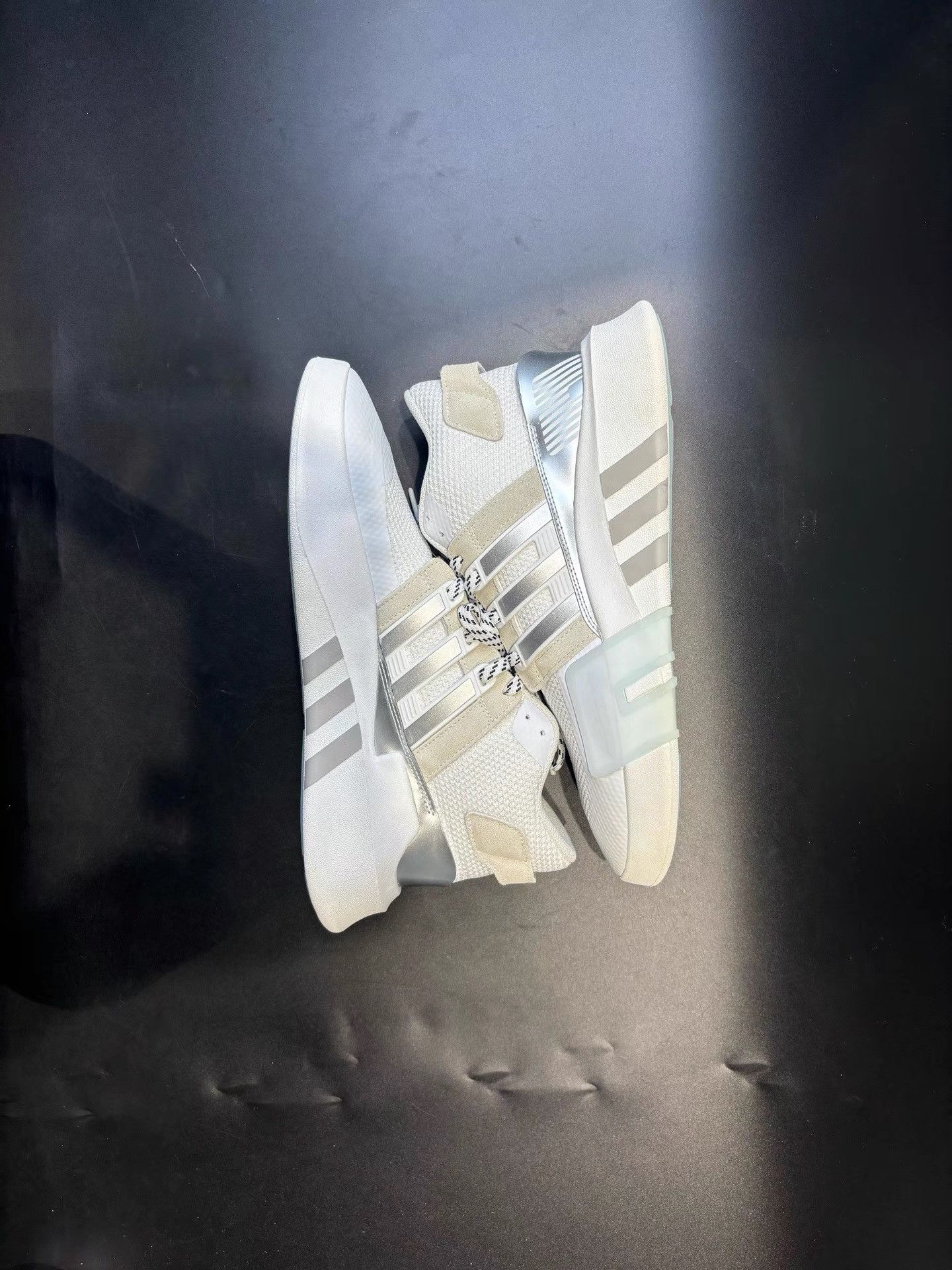 Adidas Adidas White Comfortable Versatile Running Shoes K36 Size US 9 / EU 42 - 7 Thumbnail