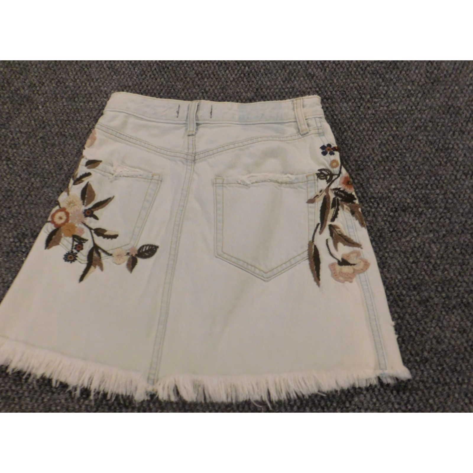 Abercrombie & Fitch Abercrombie & Fitch Womens Skirt 00 Blue Floral Denim A-Line Knee Length Cotton Zip Lined Casual Mens? Womens Size 24" / US 00 / IT 34 - 6 Thumbnail