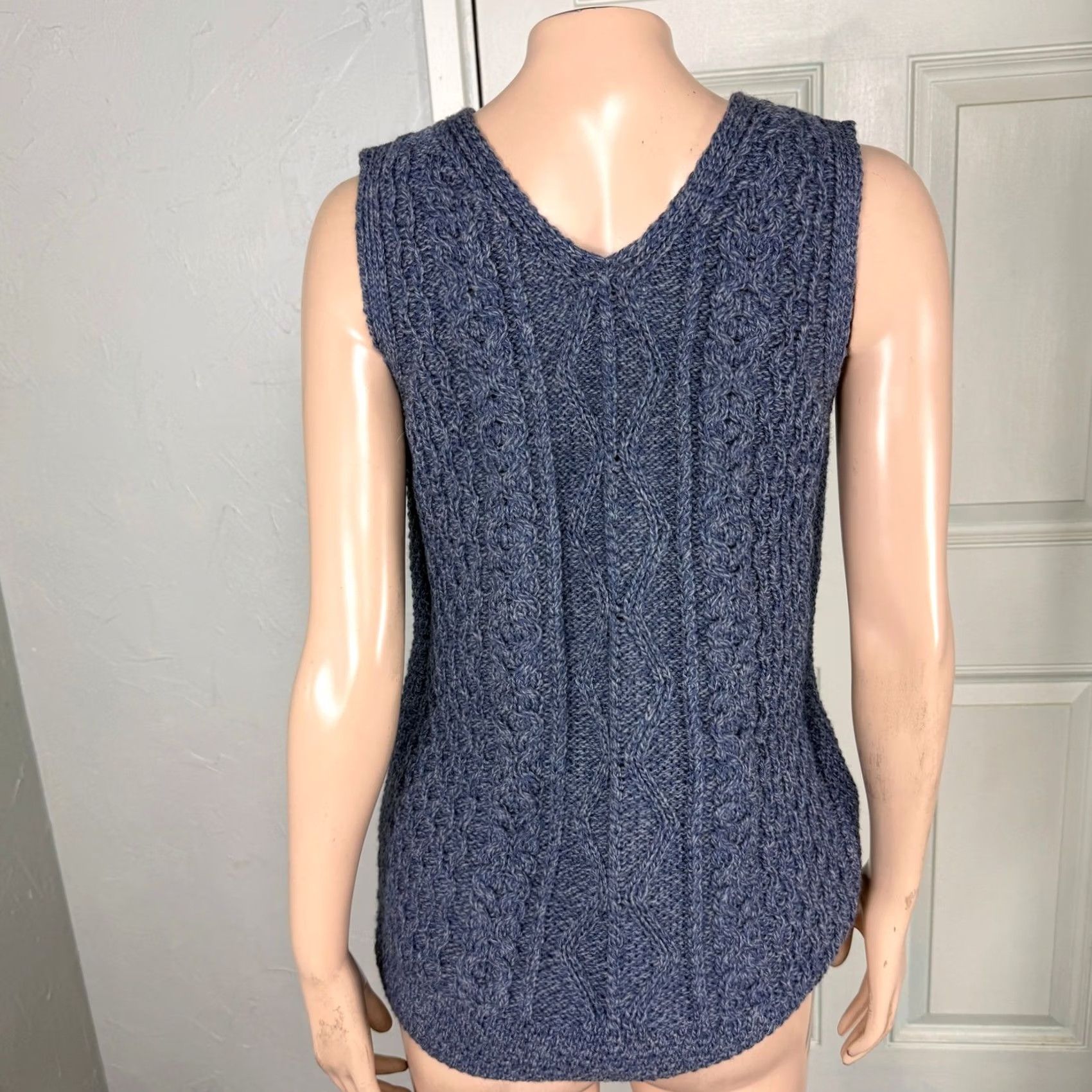 Vintage Blarney Woolen Mills Womens sweater Medium Ireland Cable Knit Sleeveless D4-12 Size M / US 6-8 / IT 42-44 - 3 Thumbnail