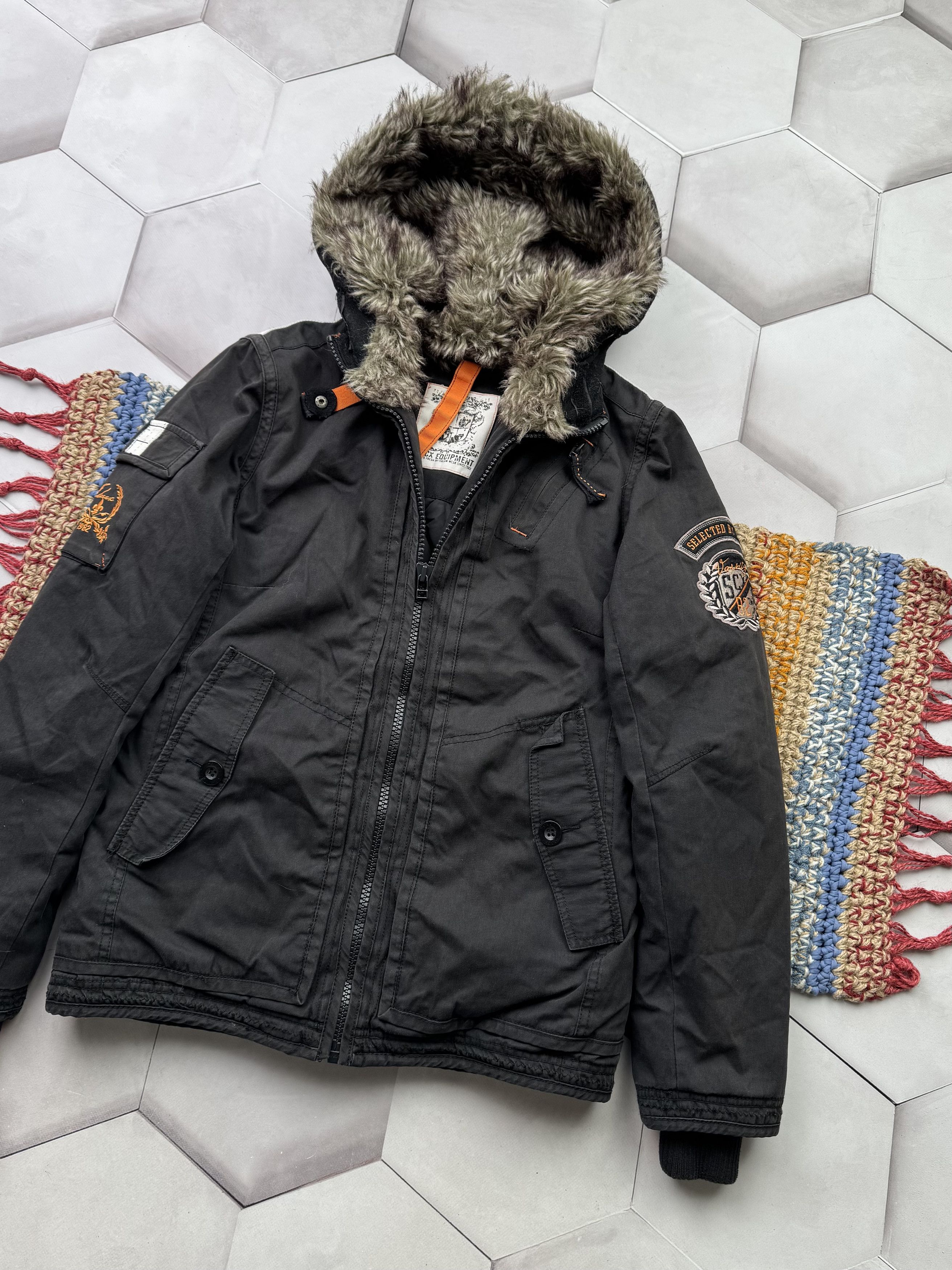 Japanese Brand Vintage Cropped Jacket With Faux Fur Hood (E4) Size US S / EU 44-46 / 1 - 3 Thumbnail