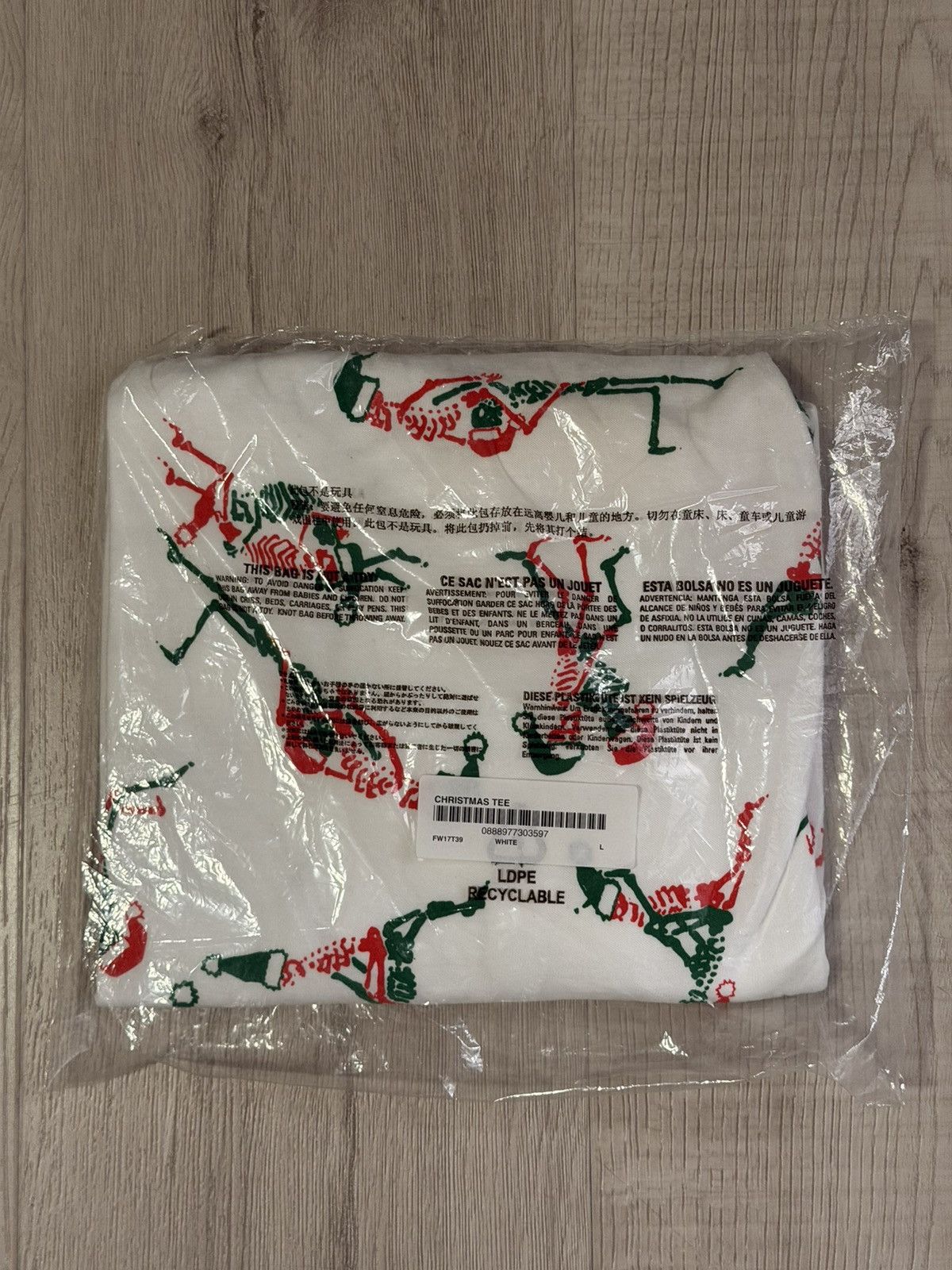 Supreme Christmas Tee 2017 (L) Size US L / EU 52-54 / 3 - 1 Thumbnail