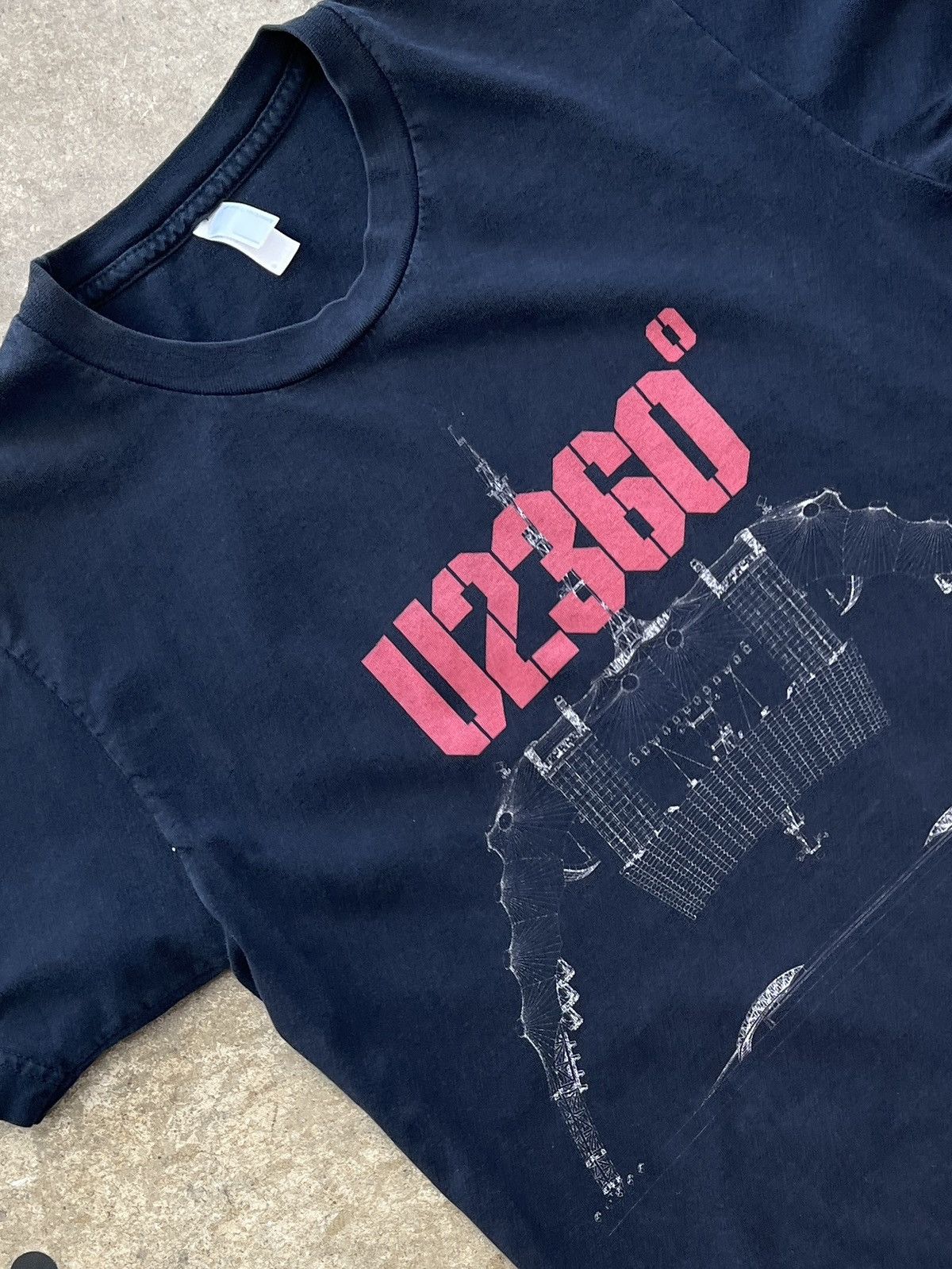 Band Tees Vintage U2 360 Concert Tour Band Tee Small Size US S / EU 44-46 / 1 - 1 Thumbnail