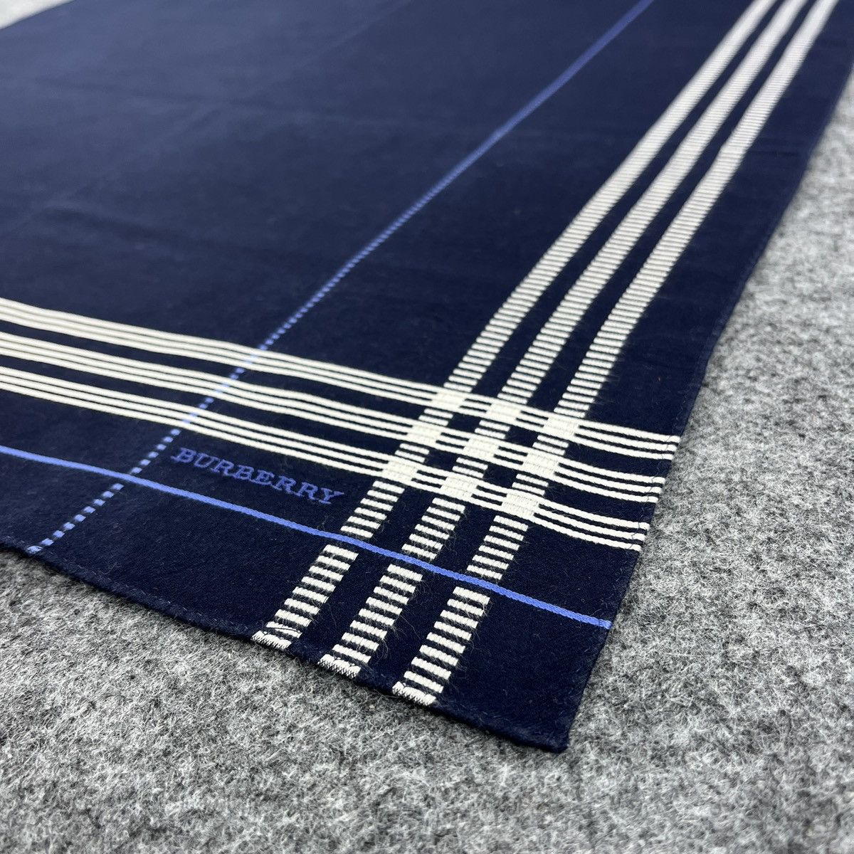 Burberry Burberry Handkerchief / Bandana / Neckerchief B1050 Size ONE SIZE - 6 Thumbnail