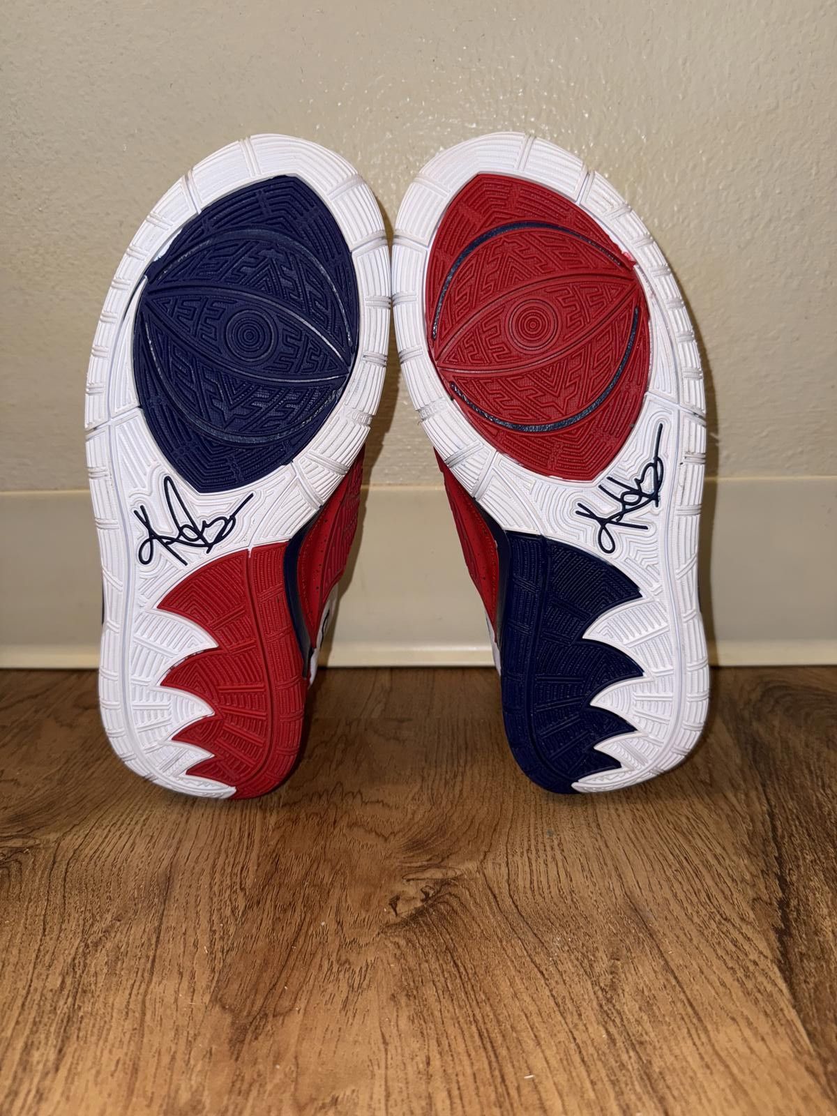 Nike Nike Kyrie 6 USA White (GS) Size US 7 / EU 40 - 7 Thumbnail