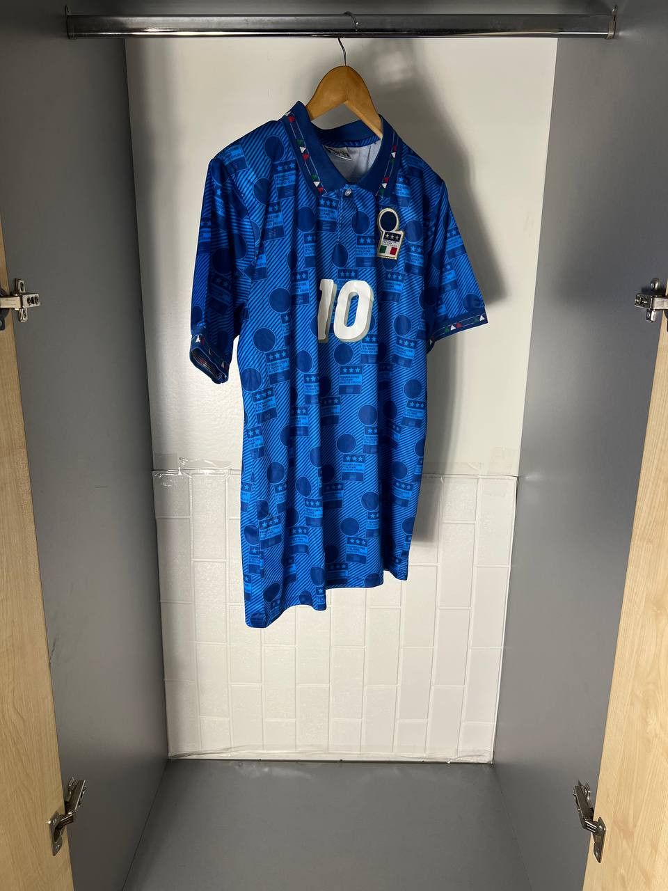 Vintage VERY RARE DIADORA ITALY RETRO SOCCER JERSEY BAGGIO 10 90s Size US L / EU 52-54 / 3 - 5 Thumbnail