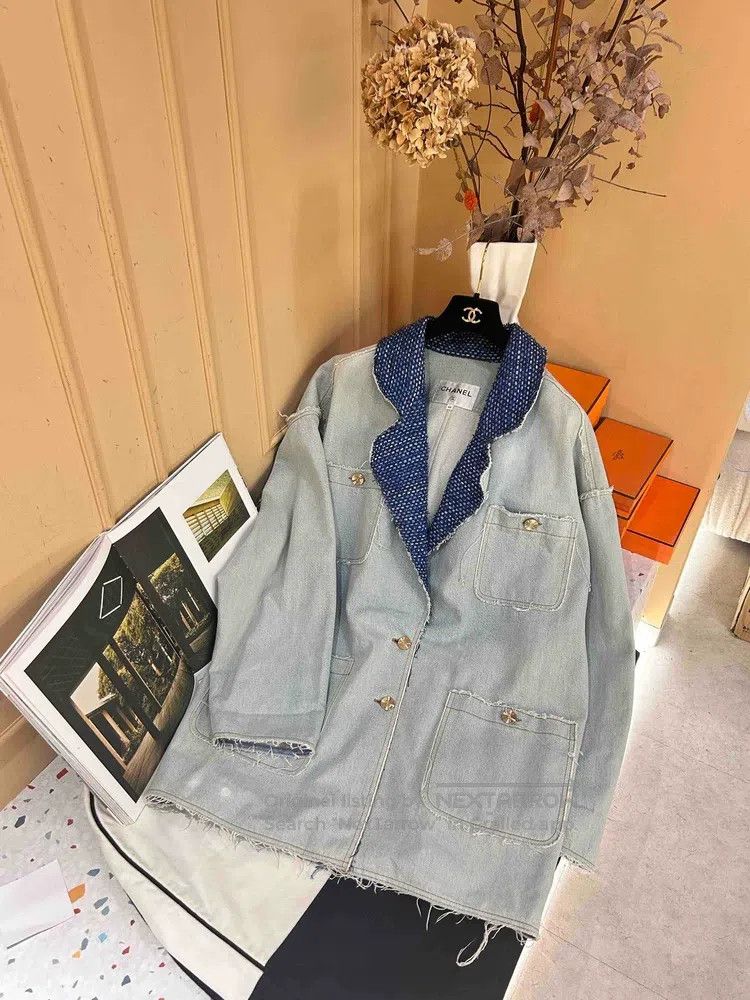Chanel Chanel Light blue stitched denim jacket Size M / US 6-8 / IT 42-44 - 1 Thumbnail