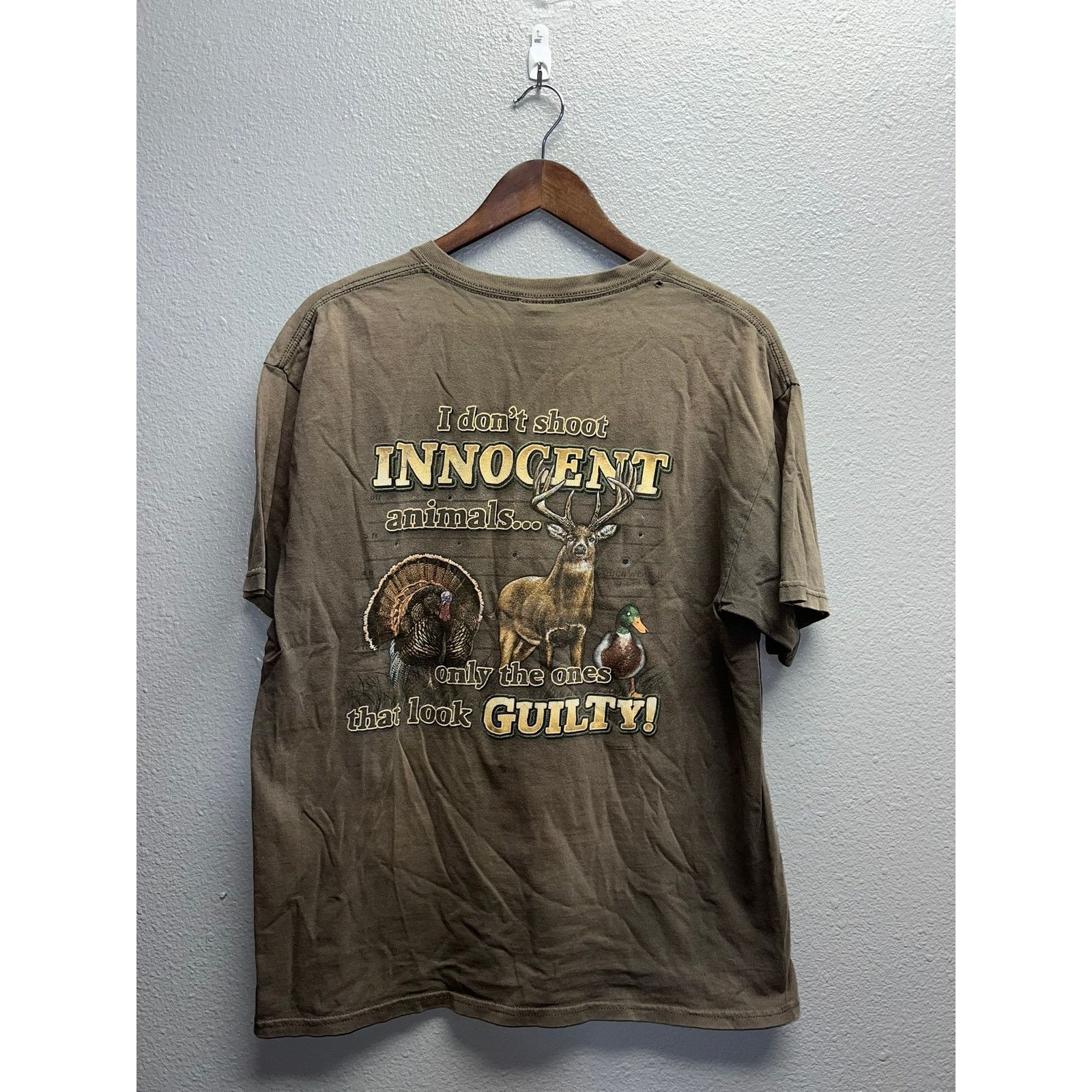 Gildan Vintage Buck Wear Shirt Hunting Animals Hunt Tee Large WORN Size US L / EU 52-54 / 3 - 7 Thumbnail