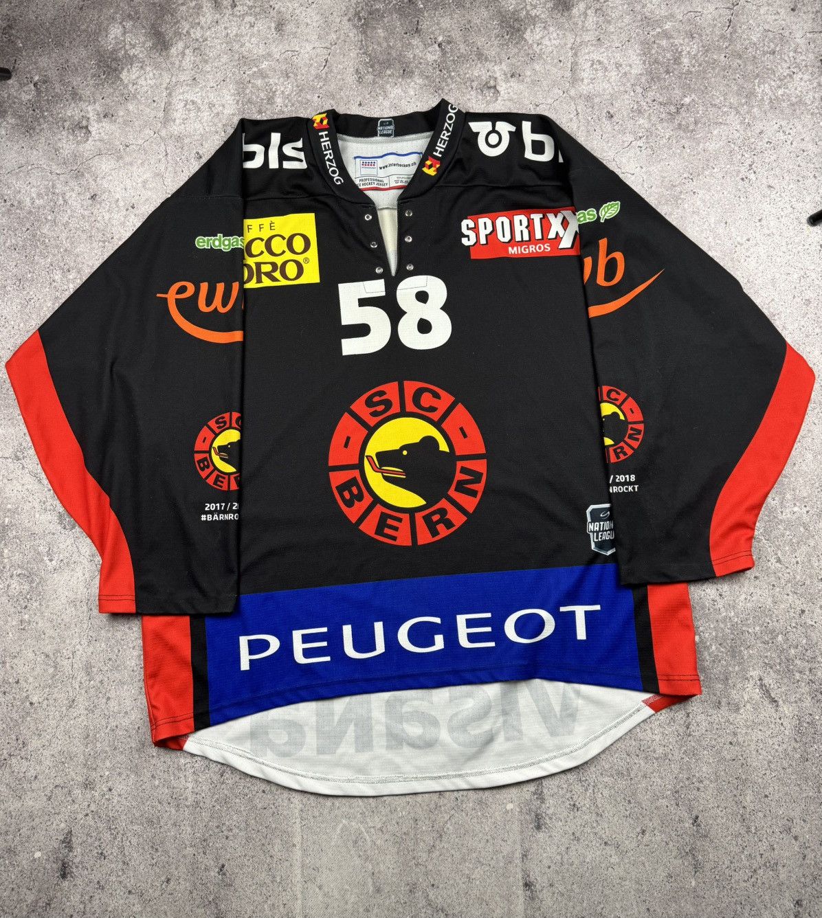 NHL × Nike 🇨🇭 Vintage 90s SC Bern Switzerland Hockey Jersey Peugeot #58 Size US XXL / EU 58 / 5 - 3 Thumbnail