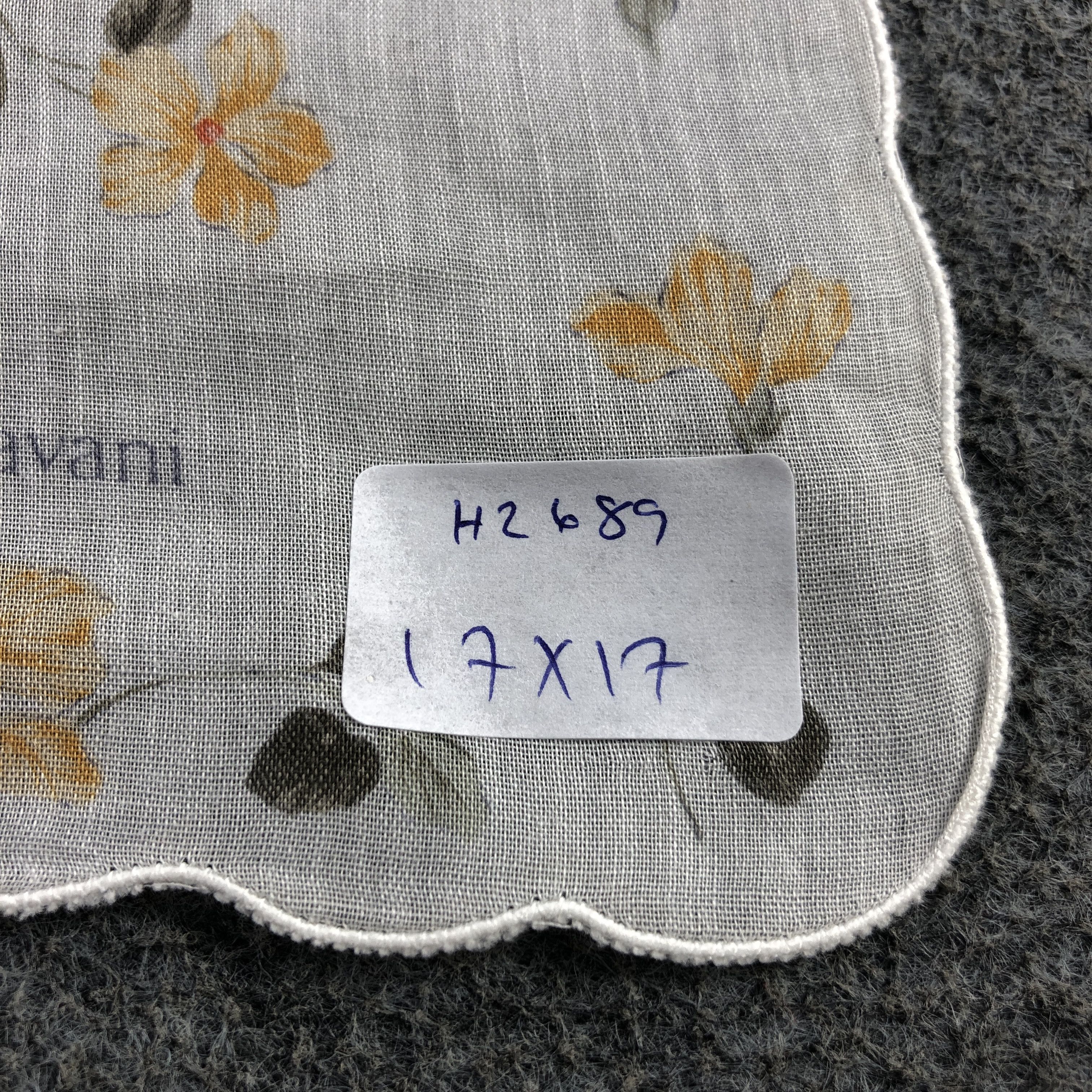 Vintage ValenTINO GarAVANI Handkerchief Neckerchief Bandana H2689 Size ONE SIZE - 6 Thumbnail