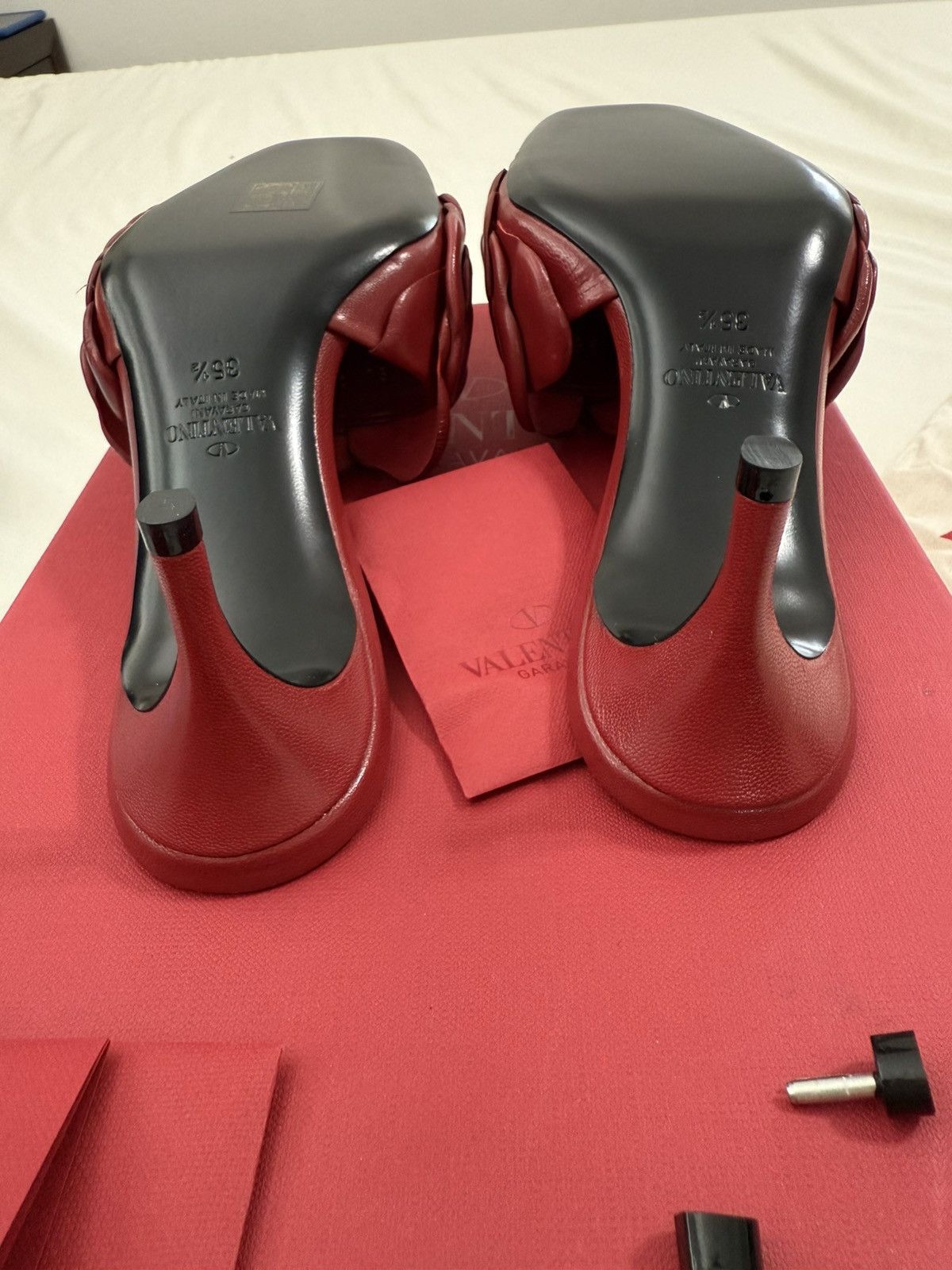 Valentino NWT VALENTINO GARAVANI ATELIER Rose Sandal Burgundy Red35.5 Size US 5.5 / IT 35.5 - 5 Thumbnail